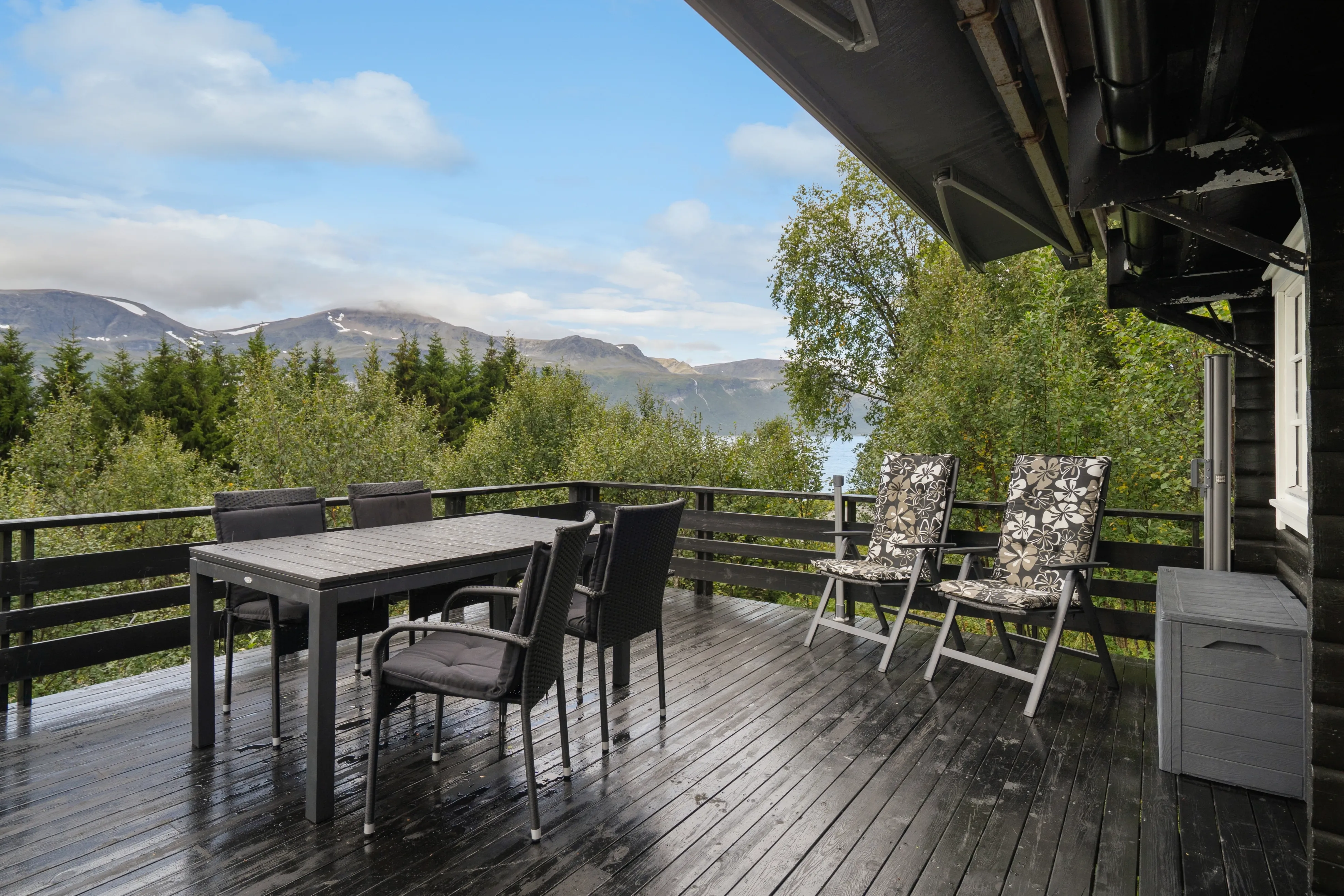 1960s Scandinavian House in Svensby with Sea Access and Spacious Grounds - View image 23 of 33