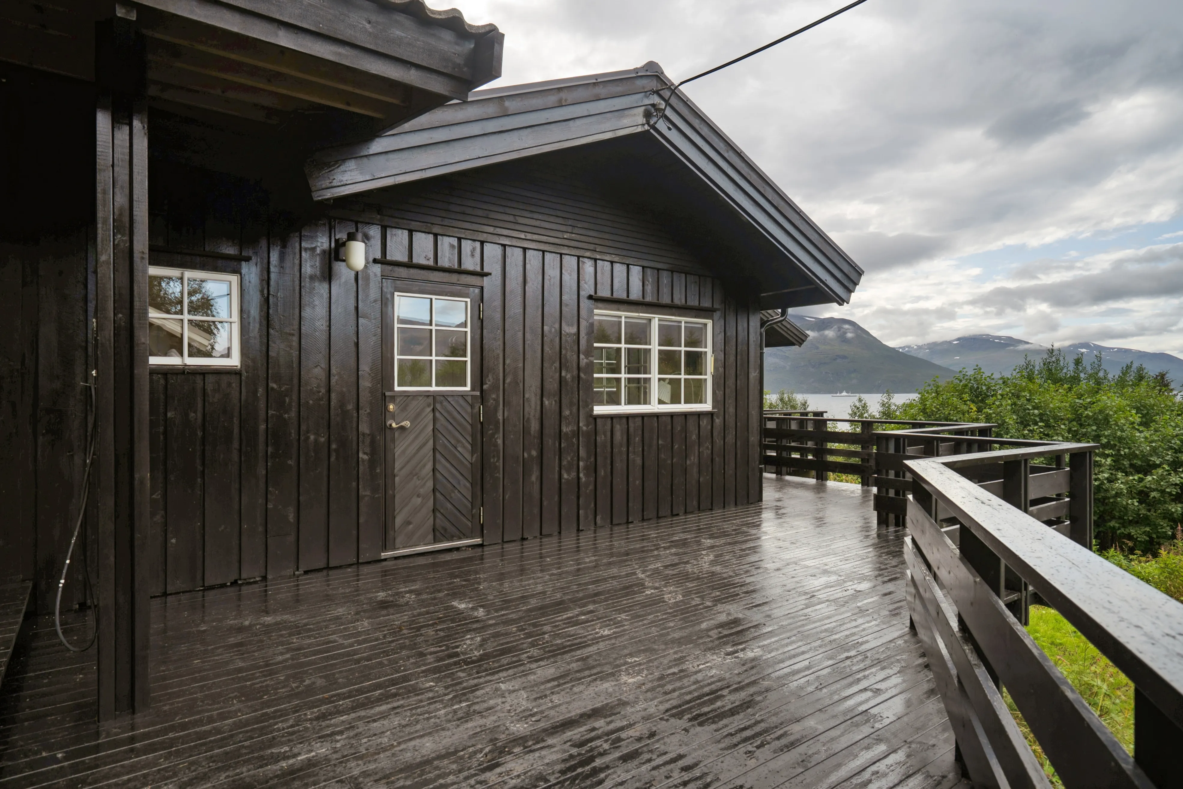 1960s Scandinavian House in Svensby with Sea Access and Spacious Grounds - View image 24 of 33