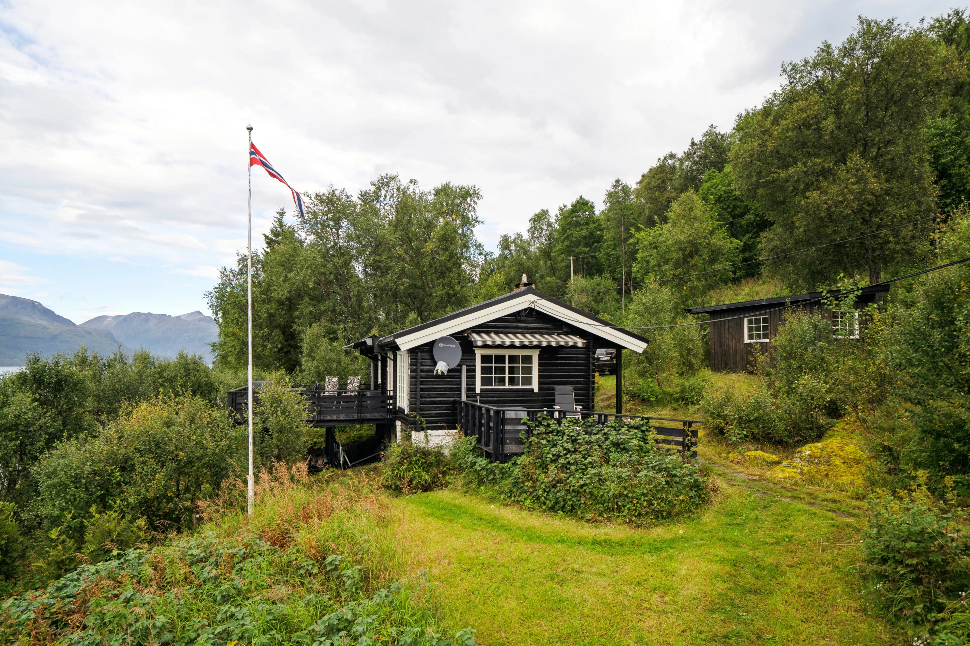 1960s Scandinavian House in Svensby with Sea Access and Spacious Grounds - View image 30 of 33