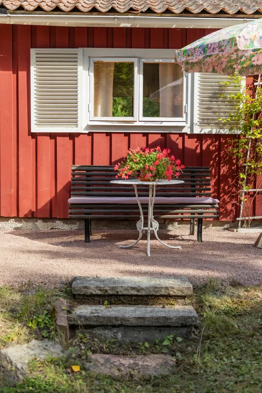 1950s Swedish Cottage with Expansive Grounds and Wood Heating in Furusund - View image 8 of 42