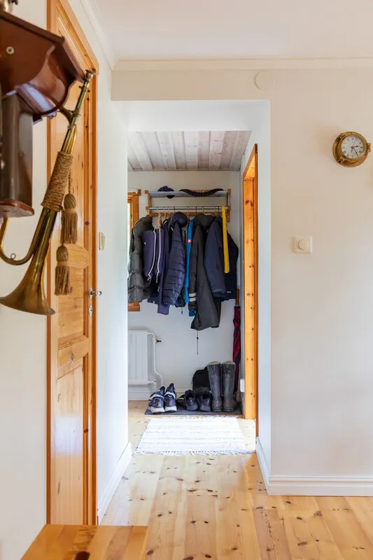 1950s Swedish Cottage with Expansive Grounds and Wood Heating in Furusund - View image 9 of 42