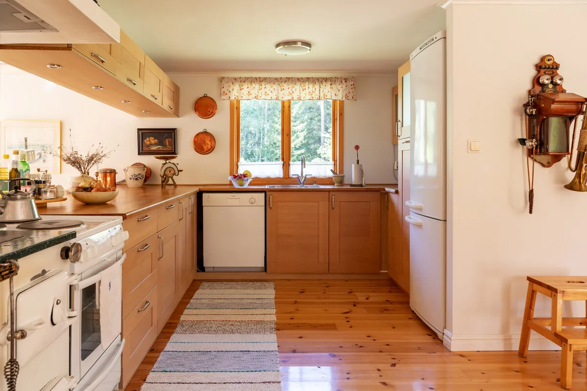 1950s Swedish Cottage with Expansive Grounds and Wood Heating in Furusund - View image 10 of 42