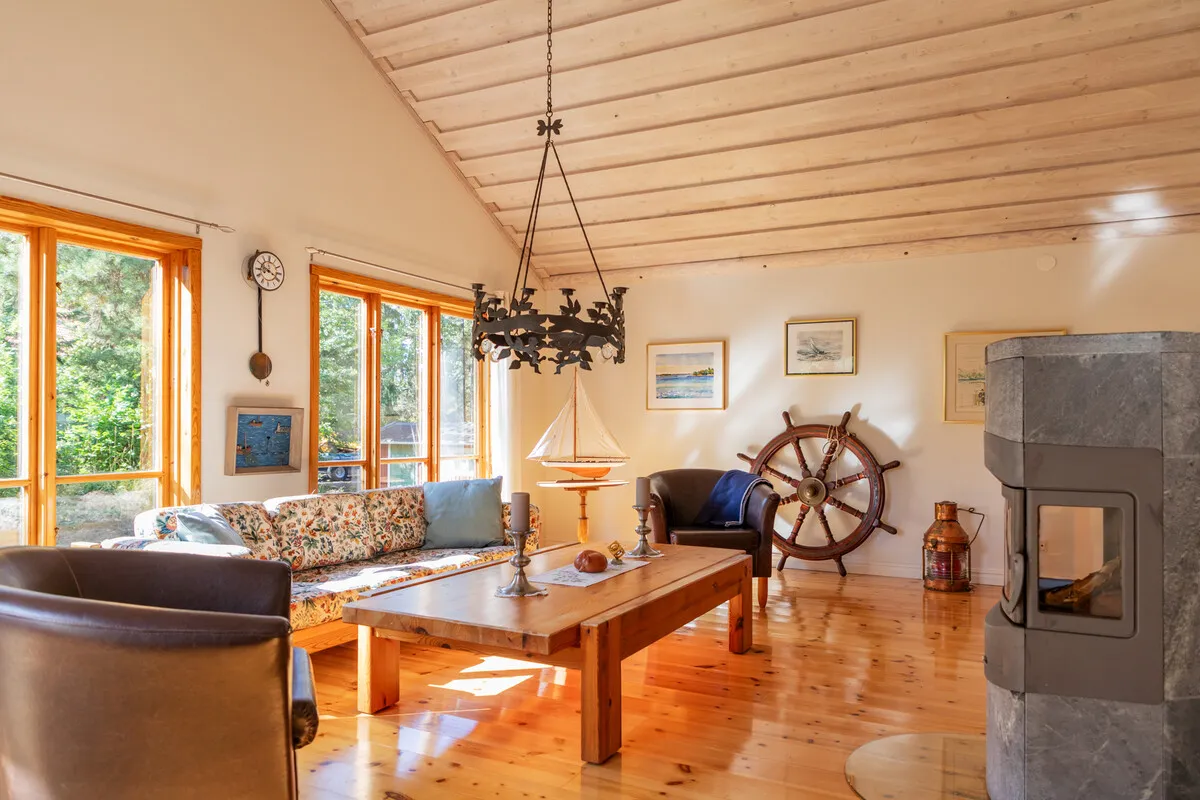 1950s Swedish Cottage with Expansive Grounds and Wood Heating in Furusund - View image 13 of 42