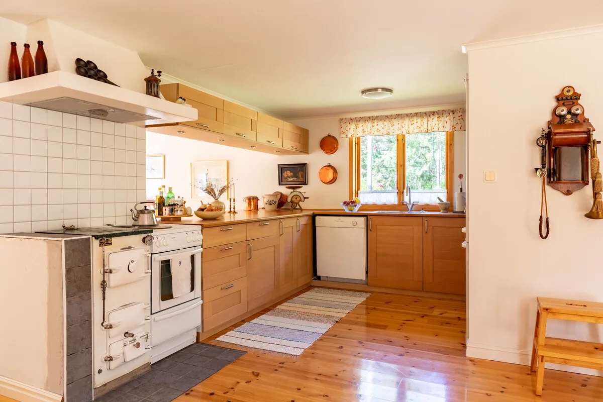 1950s Swedish Cottage with Expansive Grounds and Wood Heating in Furusund - View image 16 of 42