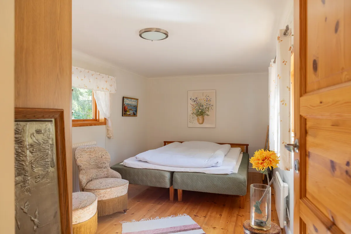 1950s Swedish Cottage with Expansive Grounds and Wood Heating in Furusund - View image 25 of 42