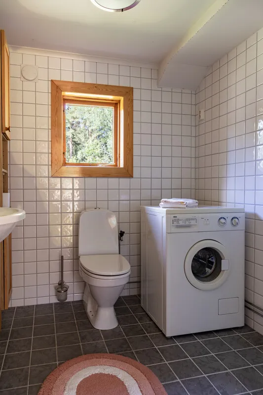 1950s Swedish Cottage with Expansive Grounds and Wood Heating in Furusund - View image 27 of 42