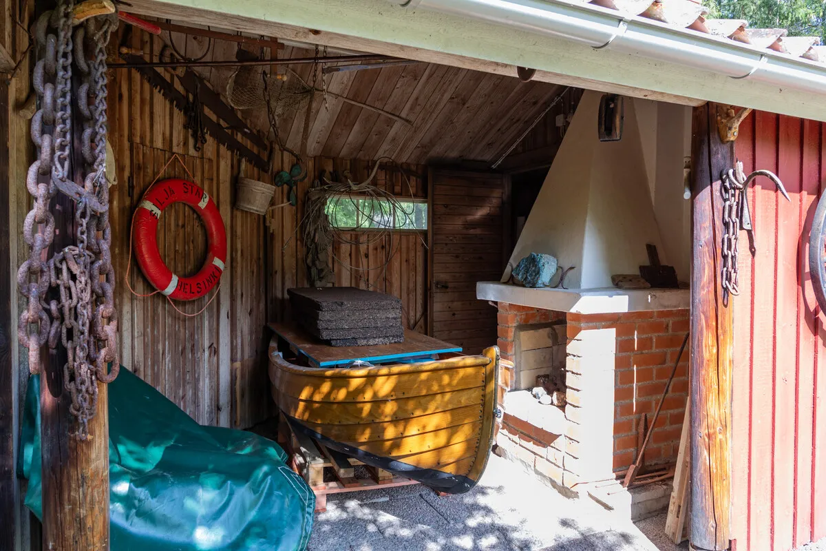 1950s Swedish Cottage with Expansive Grounds and Wood Heating in Furusund - View image 39 of 42
