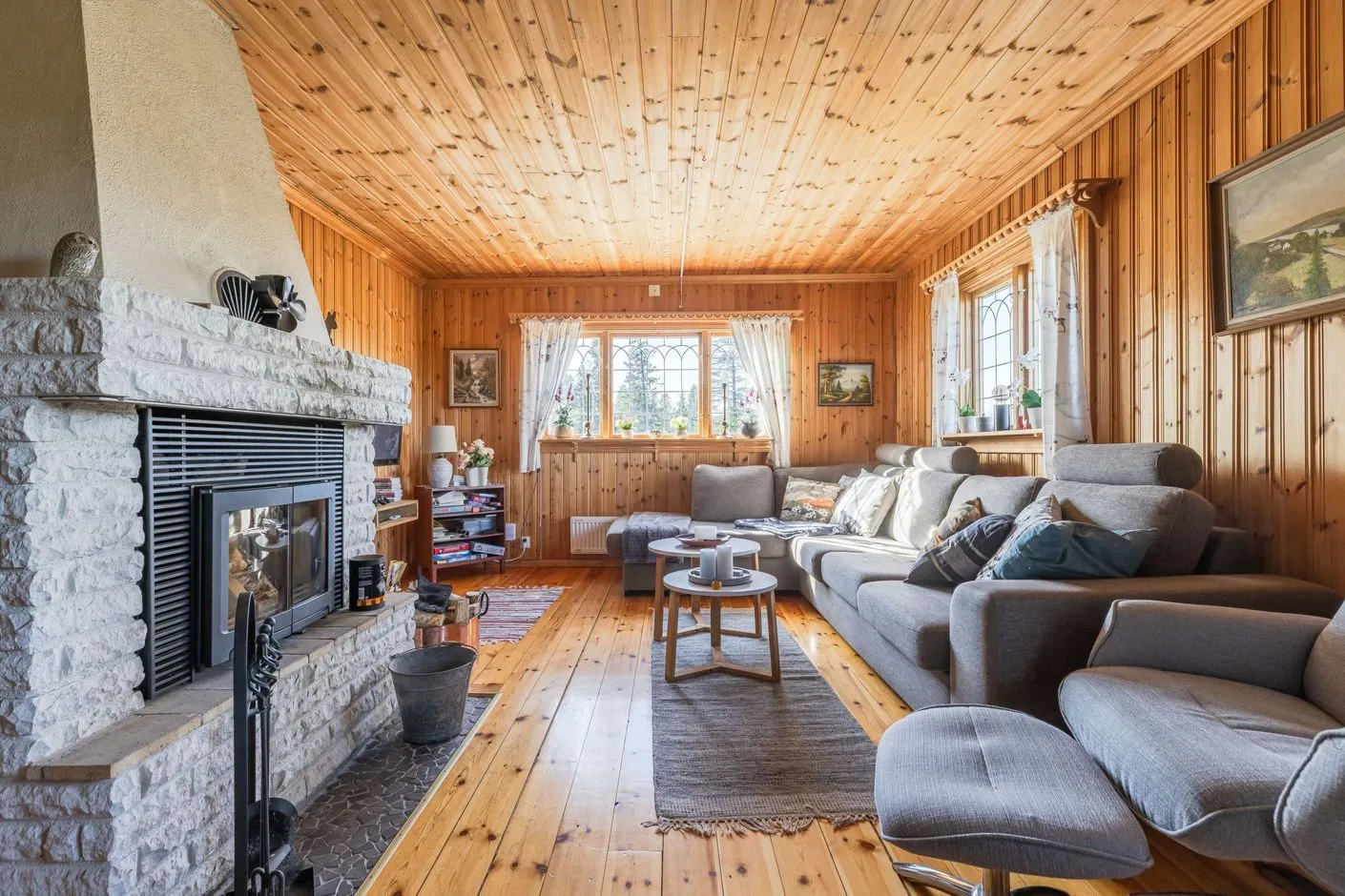 1970s Swedish Cabin with Terrace and Parking in Funäsdalen - Image 4