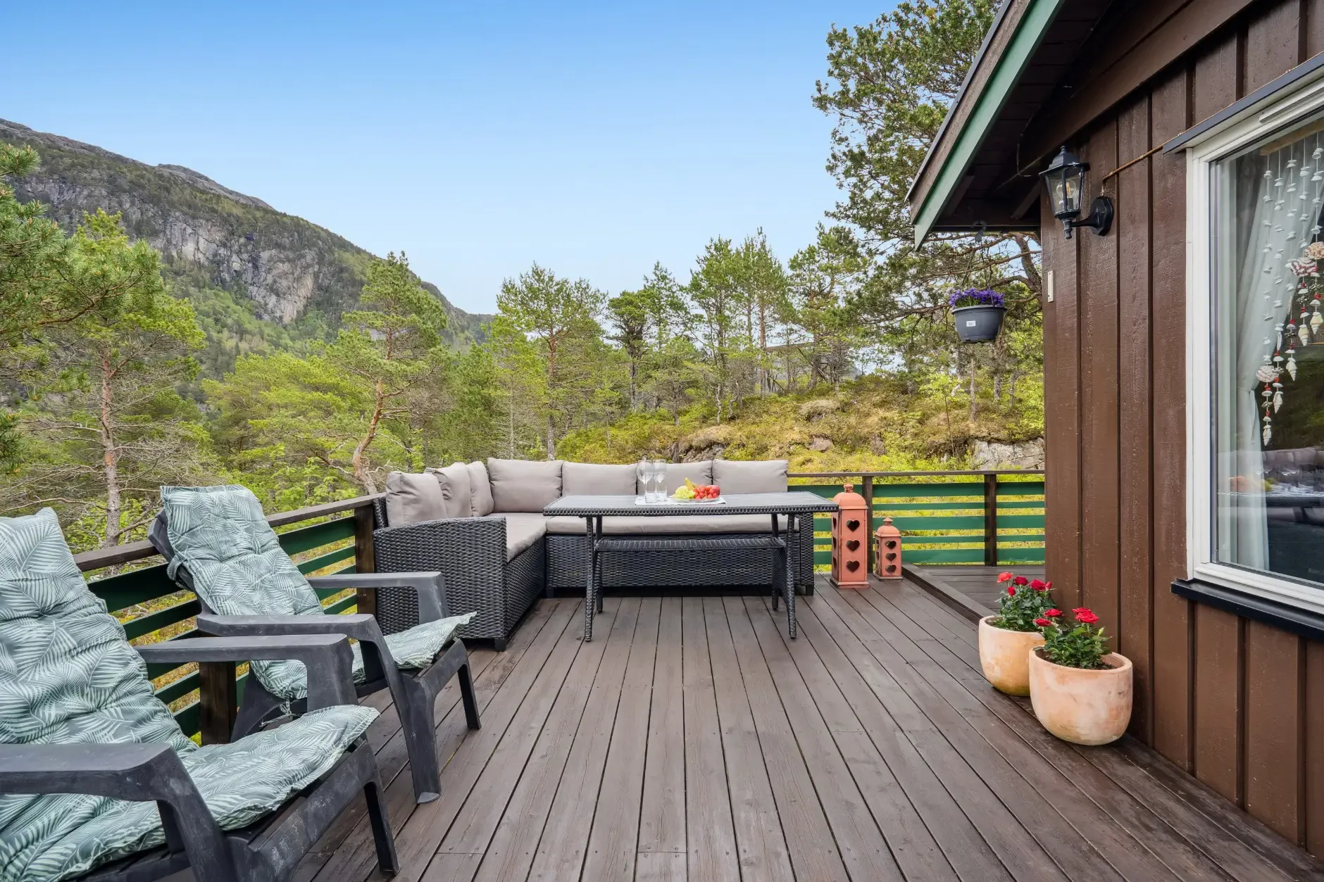 1970s Norwegian Cabin with Private Jetty and Sea Proximity - View image 8 of 26