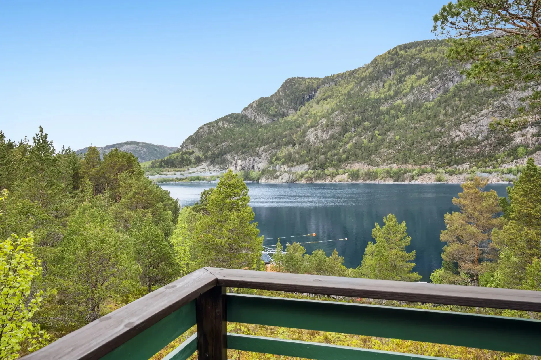 1970s Norwegian Cabin with Private Jetty and Sea Proximity - View image 10 of 26