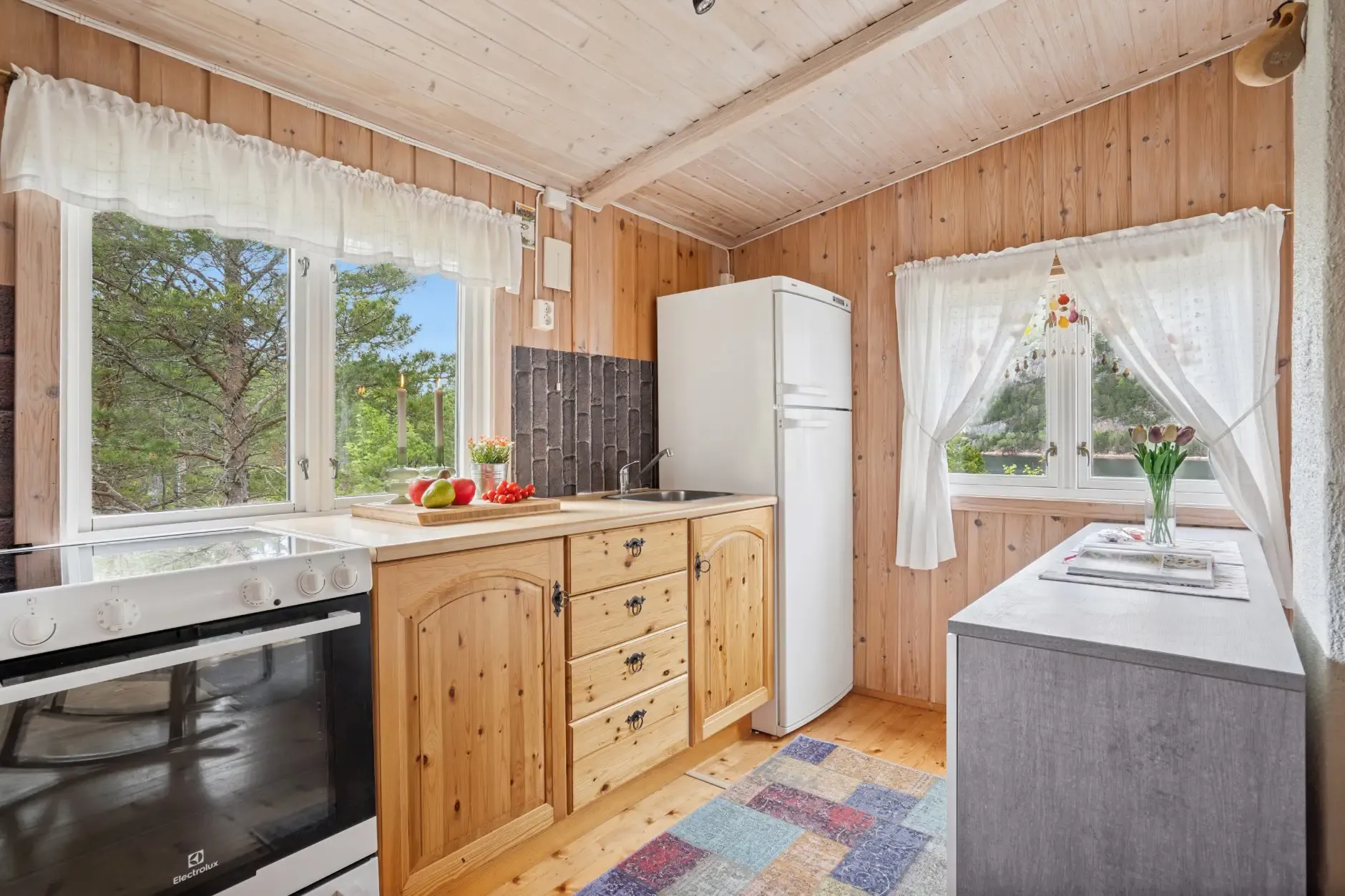 1970s Norwegian Cabin with Private Jetty and Sea Proximity - View image 11 of 26