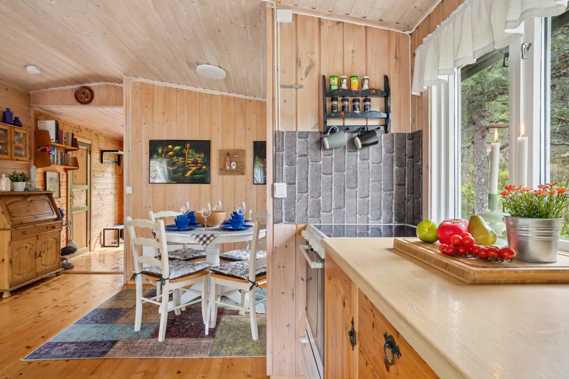 1970s Norwegian Cabin with Private Jetty and Sea Proximity - View image 12 of 26