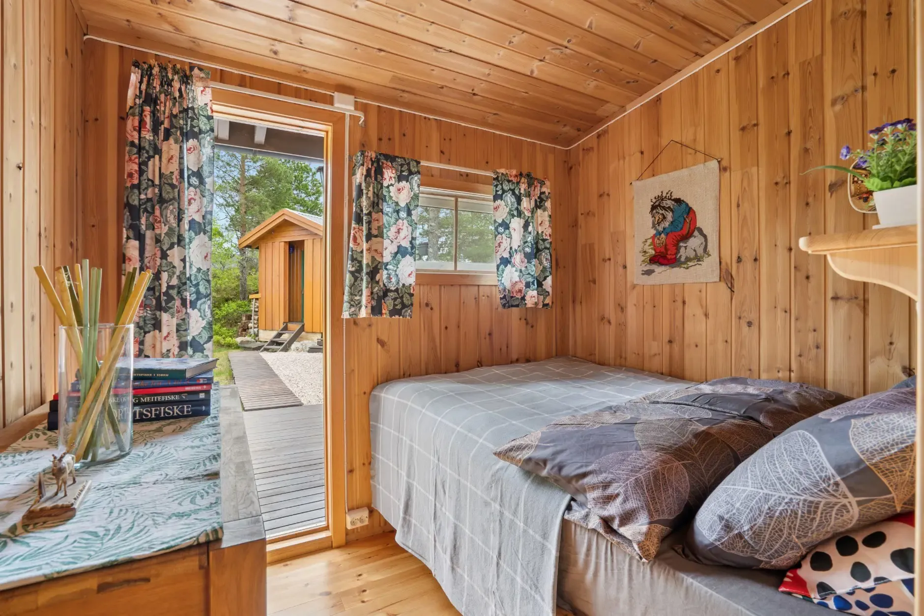 1970s Norwegian Cabin with Private Jetty and Sea Proximity - View image 13 of 26