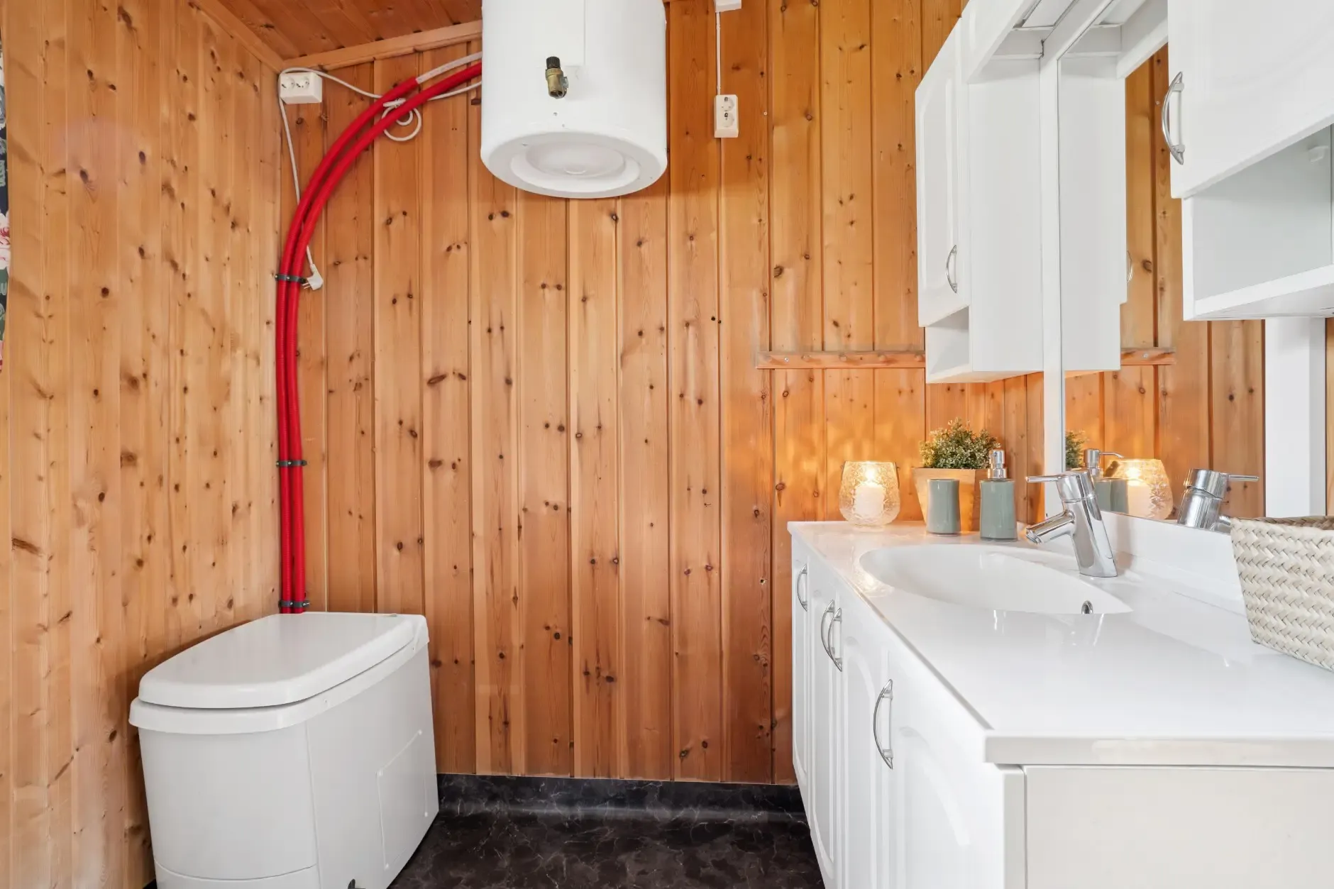 1970s Norwegian Cabin with Private Jetty and Sea Proximity - View image 16 of 26