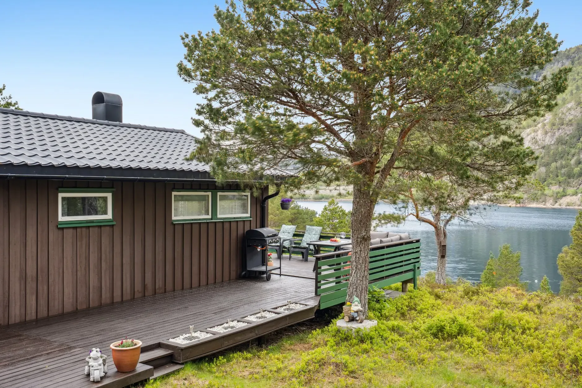 1970s Norwegian Cabin with Private Jetty and Sea Proximity - View image 19 of 26