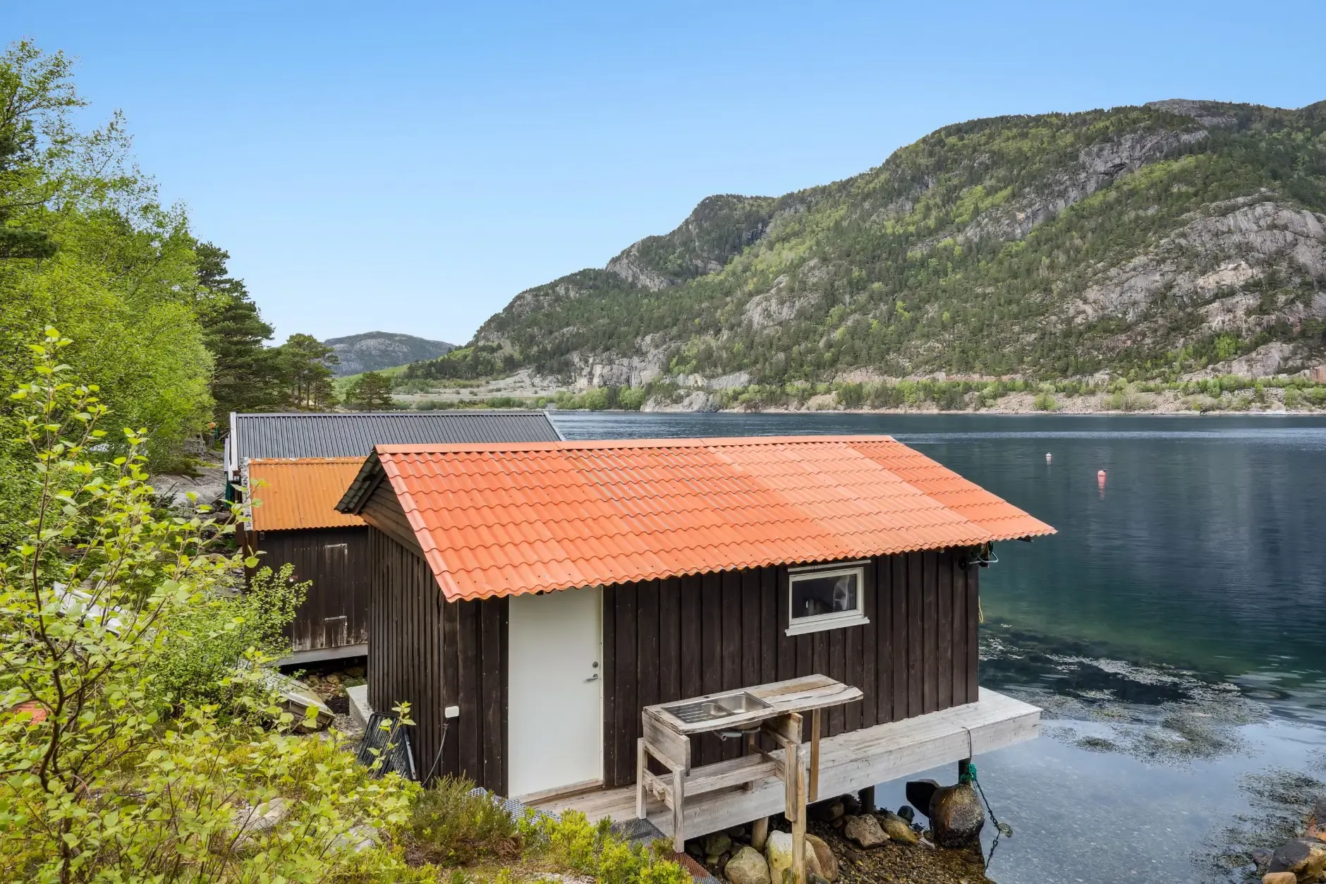 1970s Norwegian Cabin with Private Jetty and Sea Proximity - View image 23 of 26