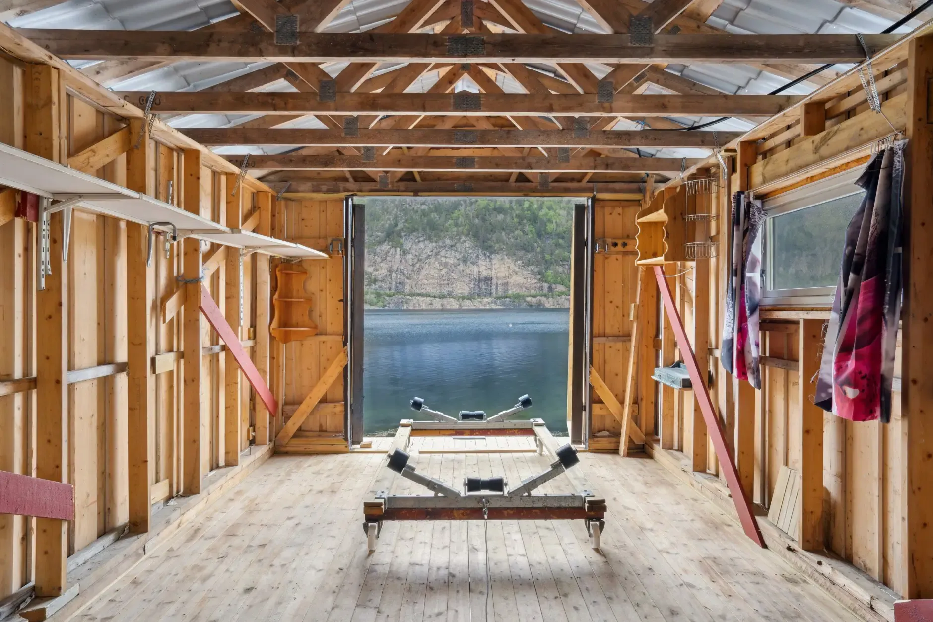 1970s Norwegian Cabin with Private Jetty and Sea Proximity - View image 24 of 26