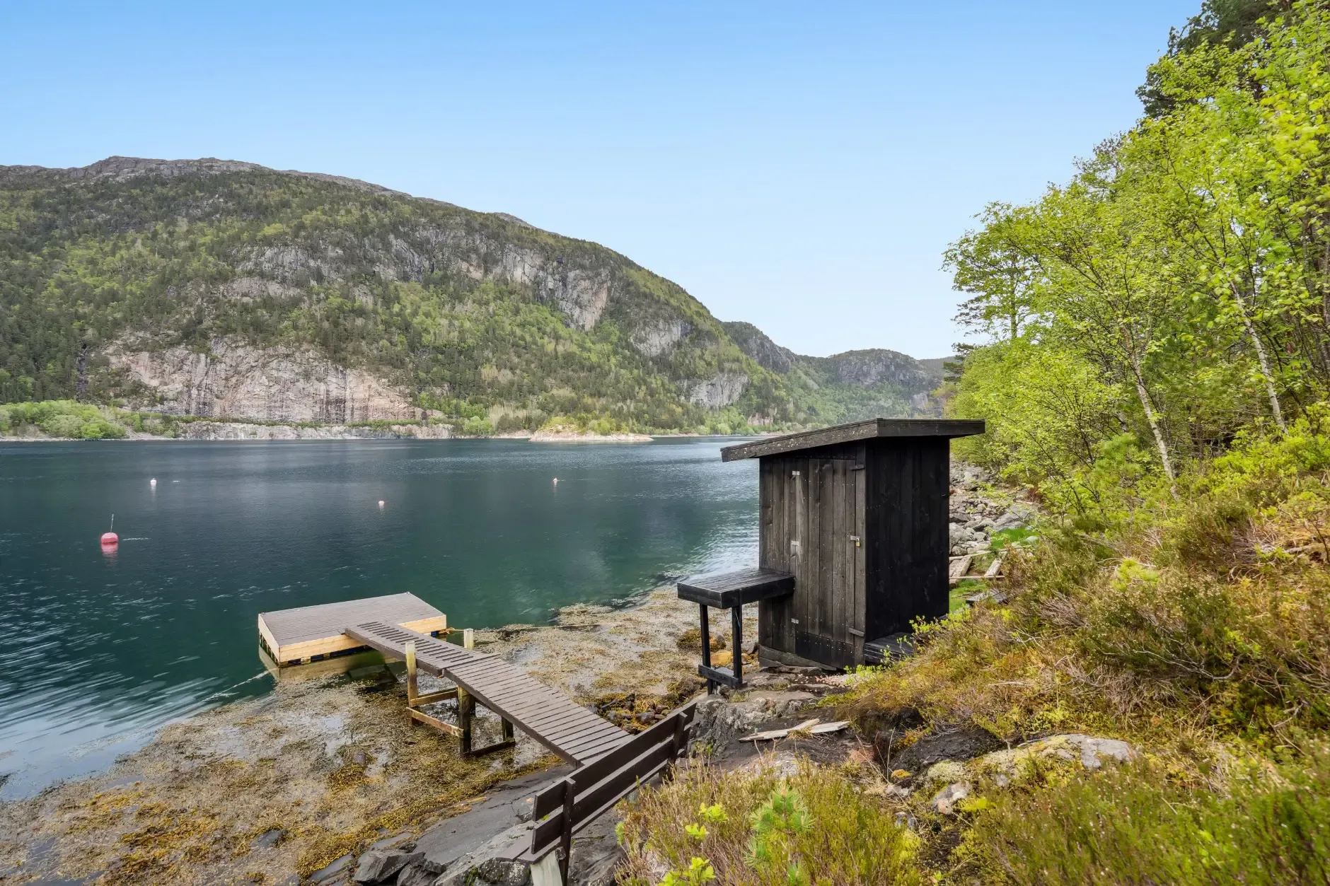 1970s Norwegian Cabin with Private Jetty and Sea Proximity - View image 25 of 26