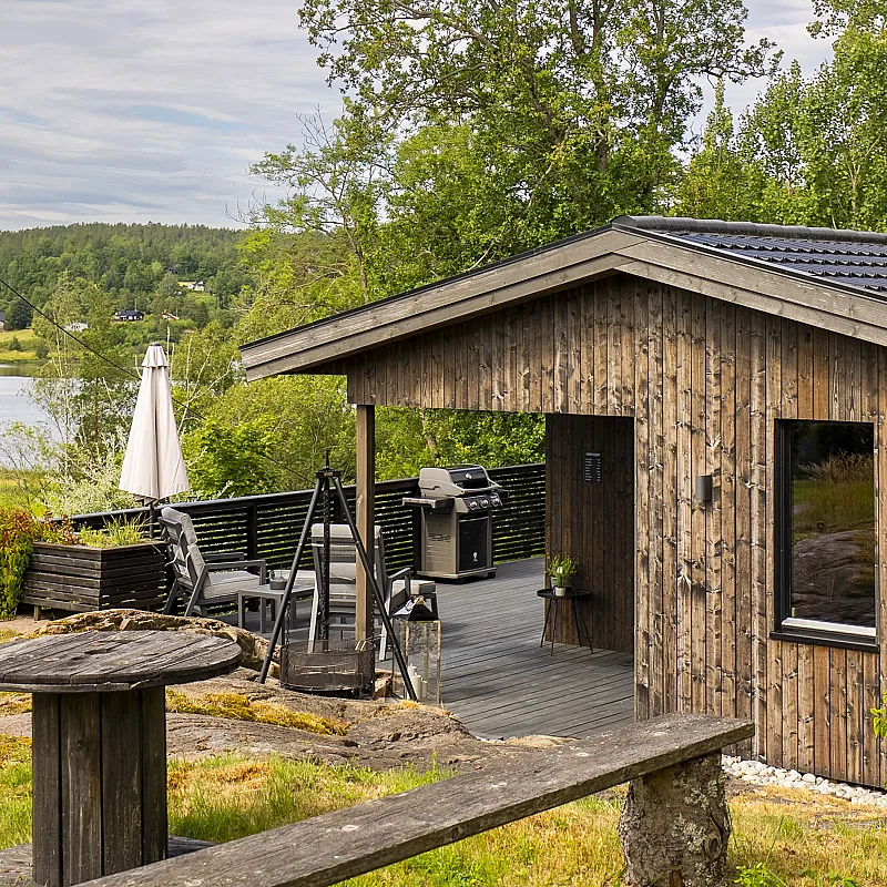 Scandinavian Lakeview Cabin with Modern Comforts in Andebu