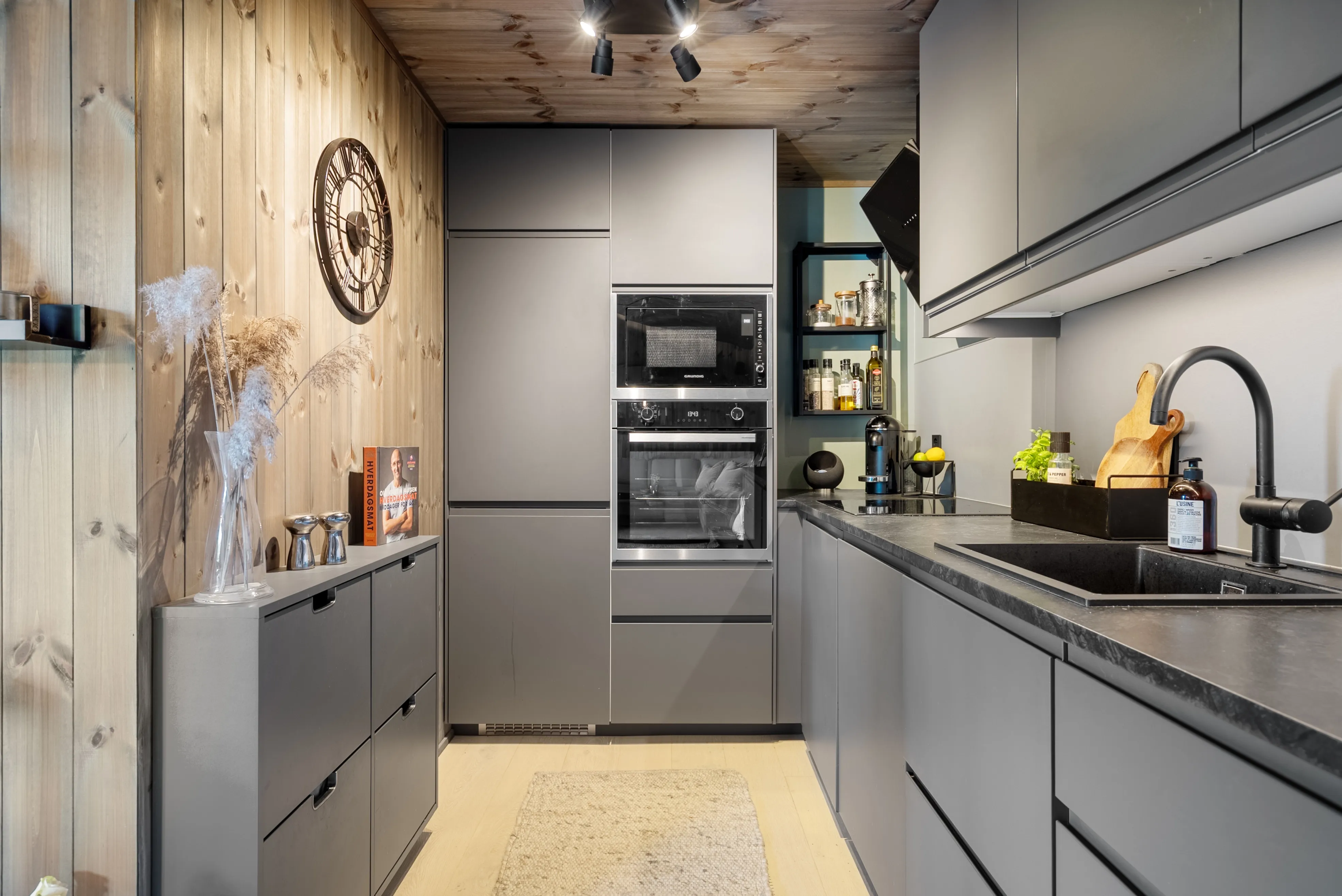 Scandinavian Lakeview Cabin with Modern Comforts in Andebu - View image 12 of 45