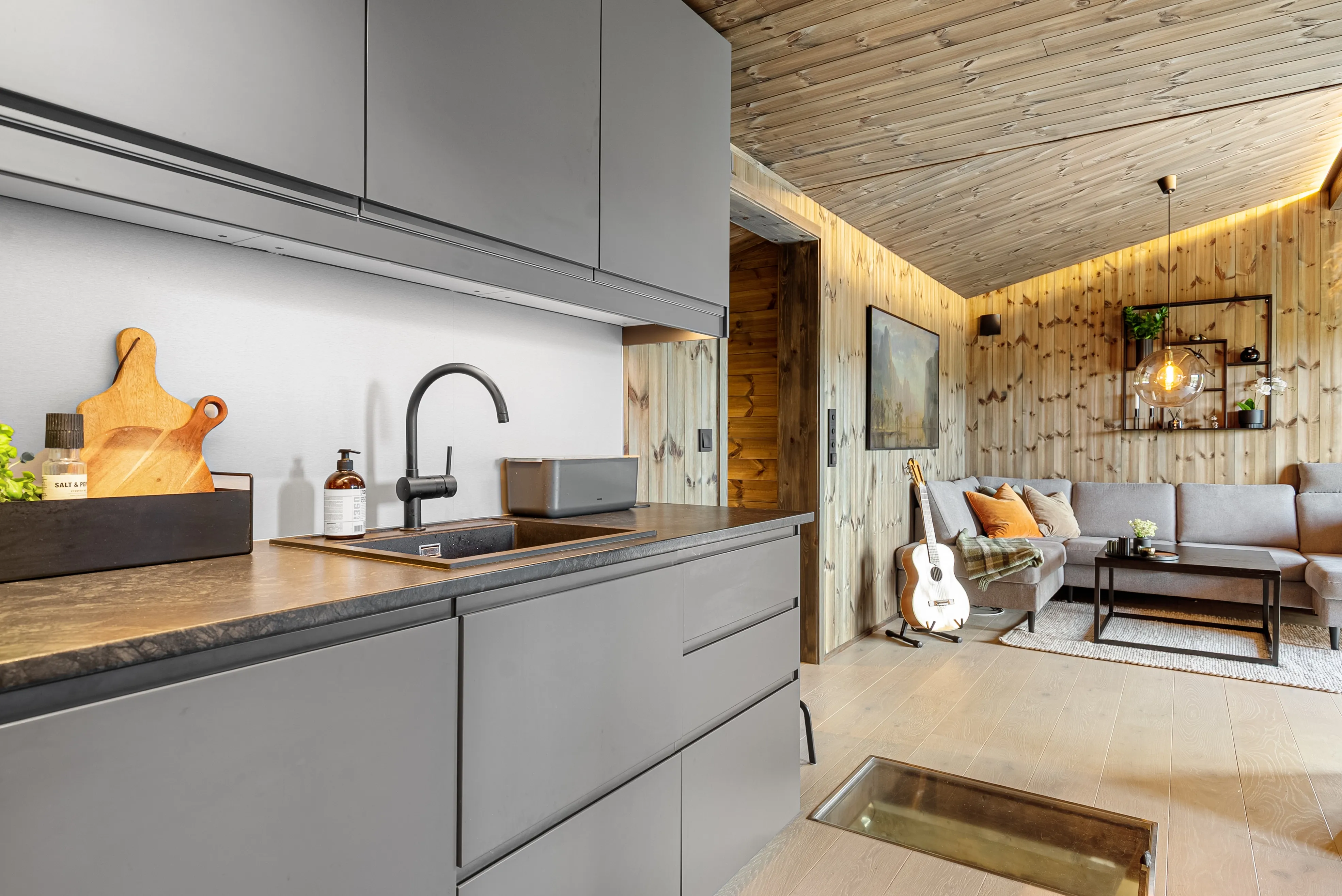 Scandinavian Lakeview Cabin with Modern Comforts in Andebu - View image 13 of 45