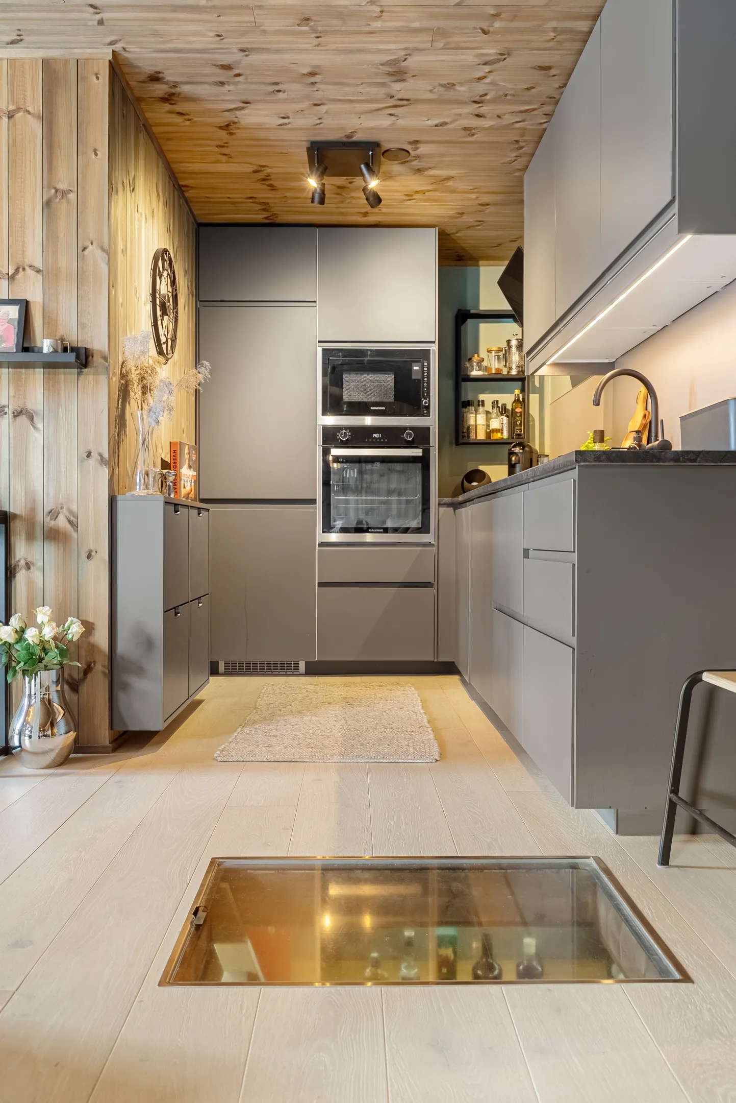 Scandinavian Lakeview Cabin with Modern Comforts in Andebu - View image 15 of 45