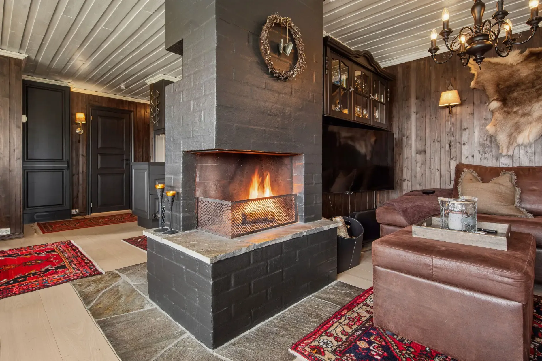 Scenic 3-Bedroom Cabin with Pool and Terrace in Rauland, Norway - View image 6 of 33