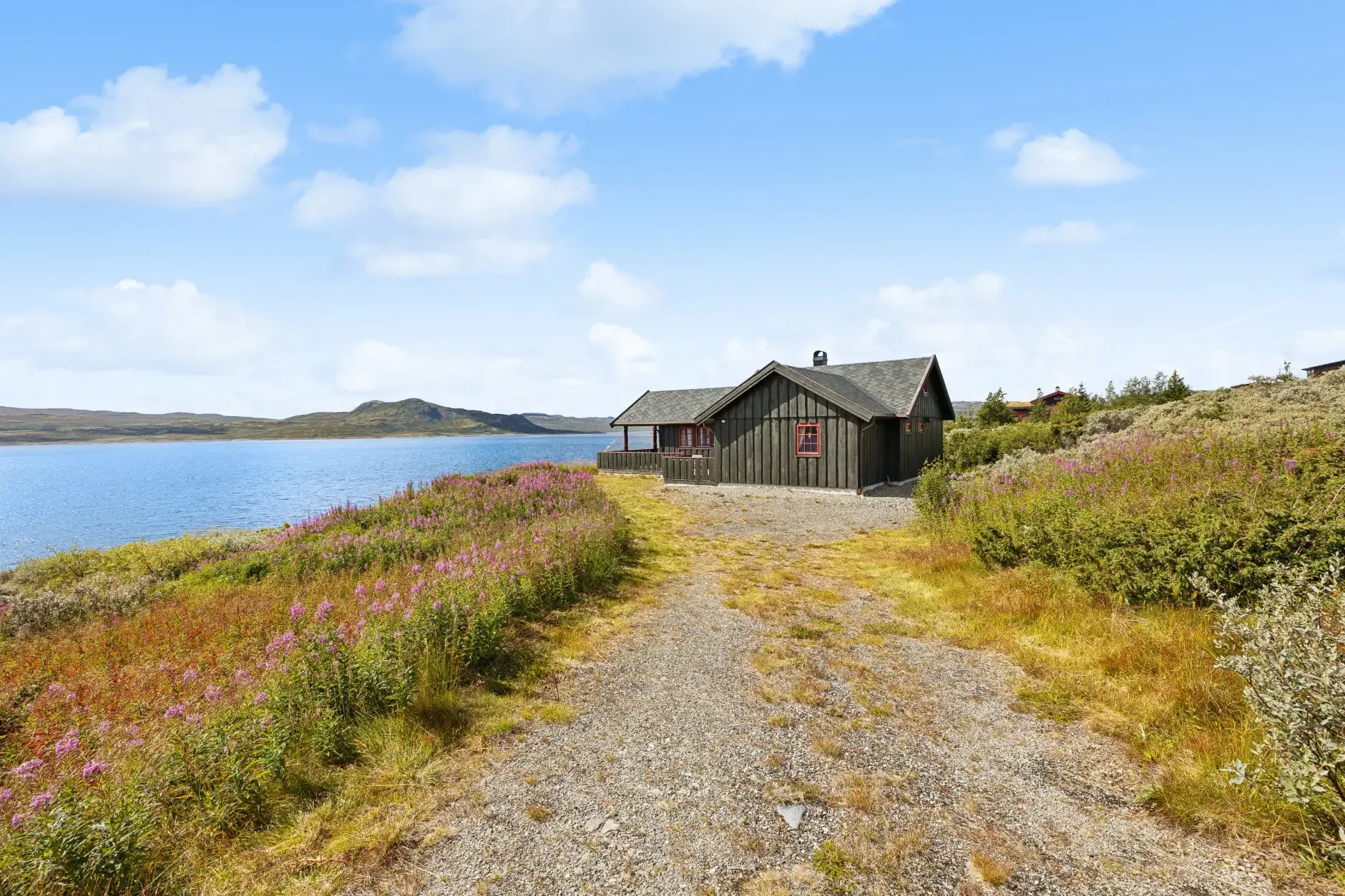 2009 Landhaus mit Terrasse am See in Nore og Uvdal, Norwegen - Image 5