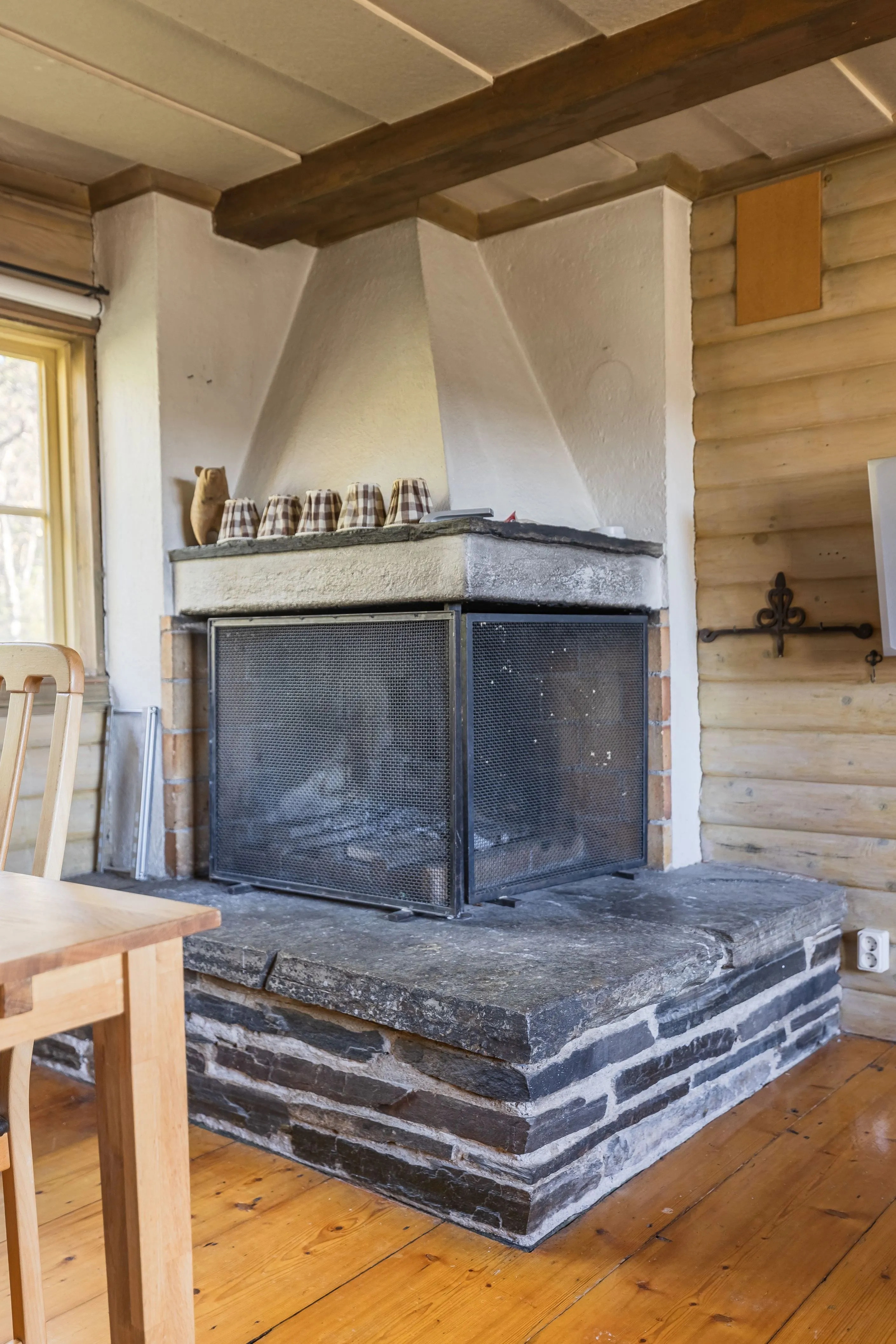 1950s Swedish Country House with Expansive Grounds in Bruksvallarna - View image 14 of 37