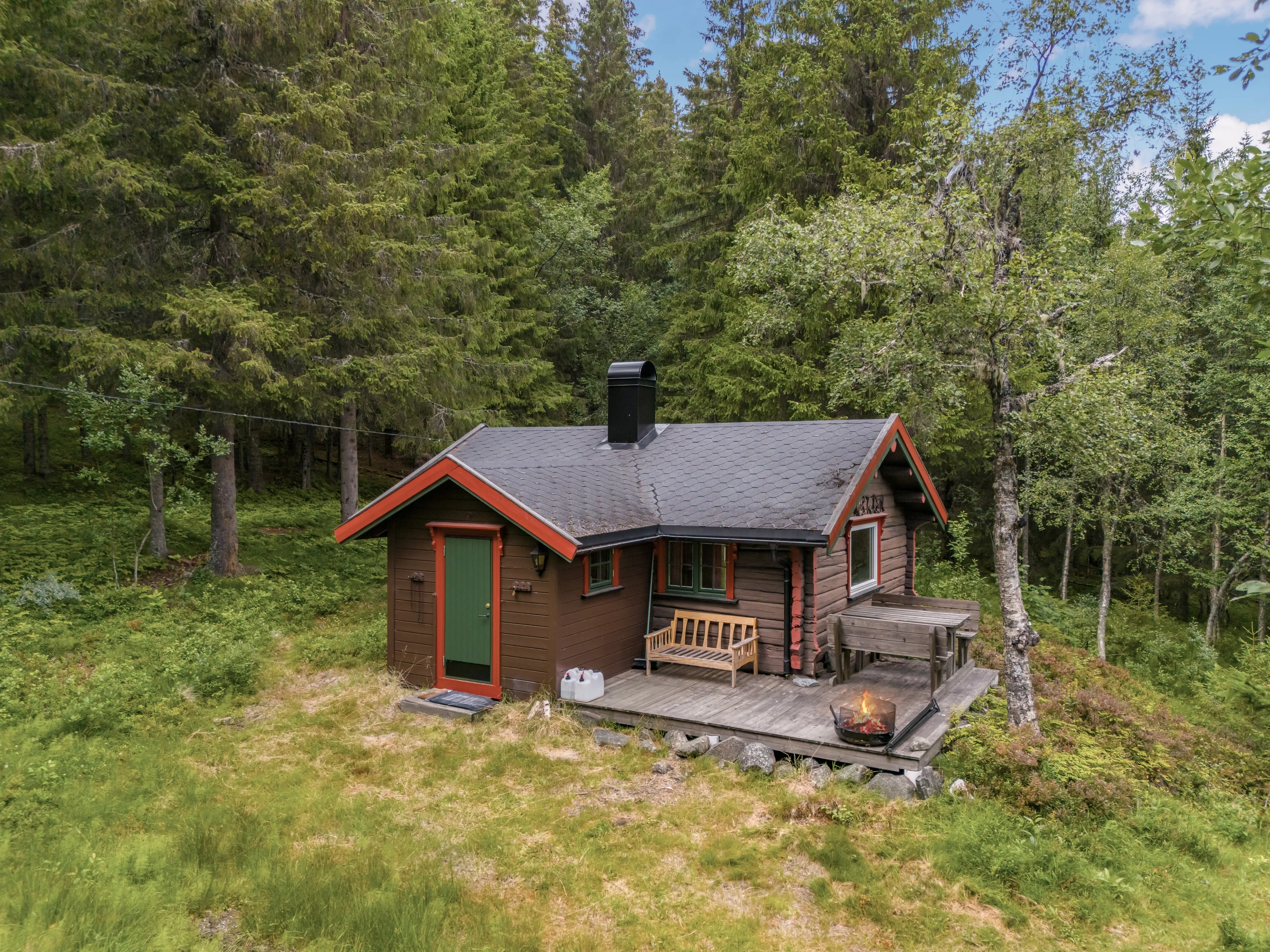 1980s Cabin with Terrace in Numedal's Scenic Outdoors - Image 1