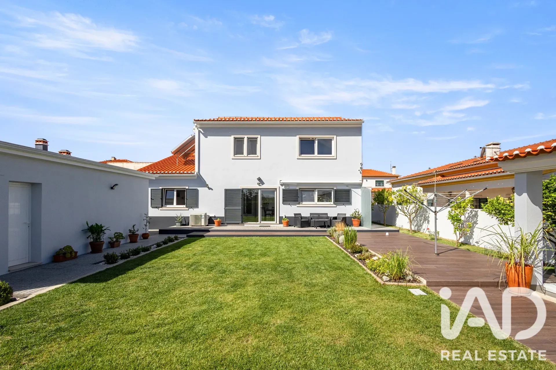 Contemporary 3-Bedroom House with Balcony and Parking in Cadaval, Portugal - Image 3