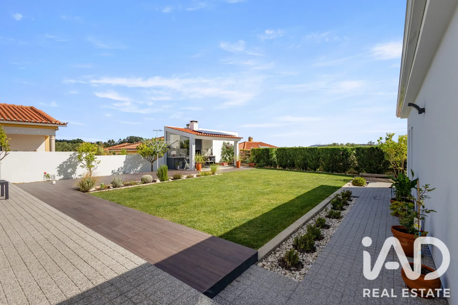 Contemporary 3-Bedroom House with Balcony and Parking in Cadaval, Portugal - Image 4