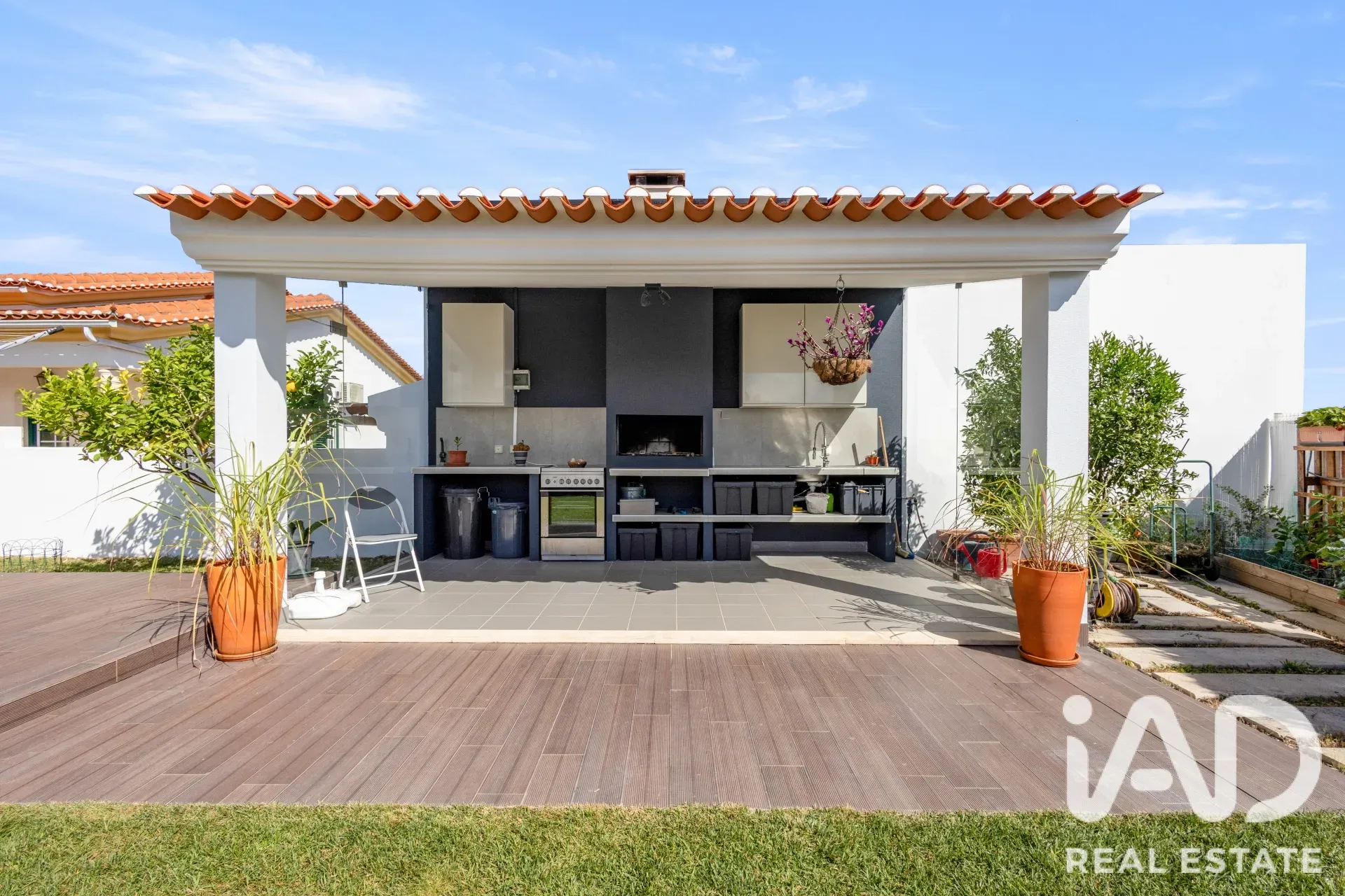 Contemporary 3-Bedroom House with Balcony and Parking in Cadaval, Portugal - Image 5
