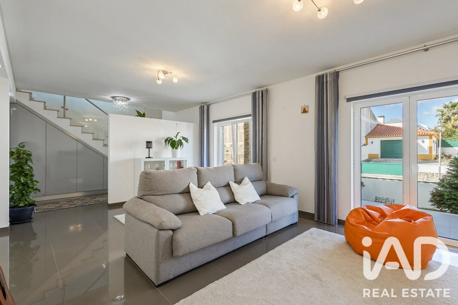 Contemporary 3-Bedroom House with Balcony and Parking in Cadaval, Portugal - View image 6 of 36