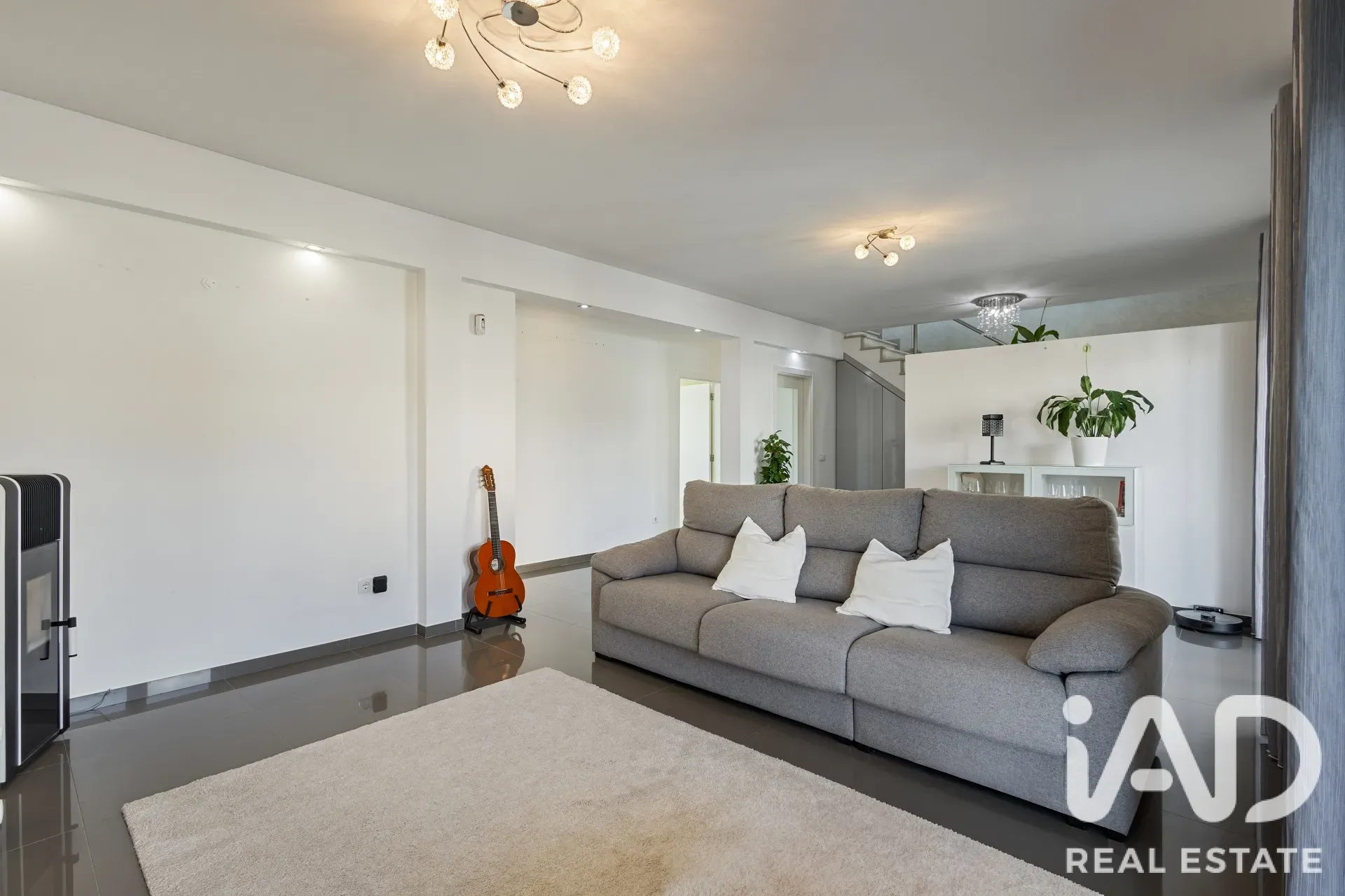 Contemporary 3-Bedroom House with Balcony and Parking in Cadaval, Portugal - View image 7 of 36