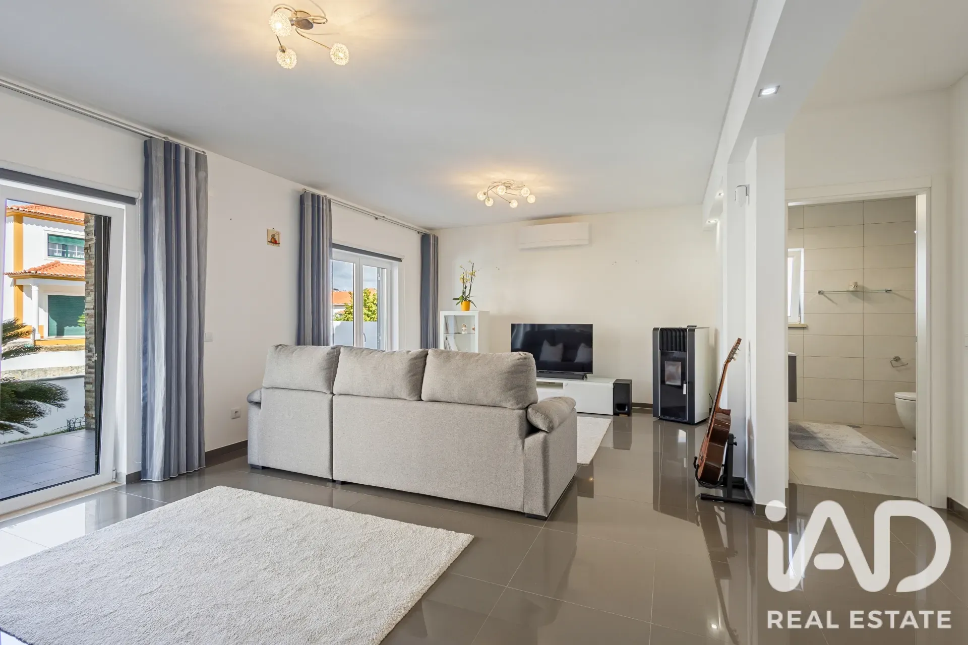 Contemporary 3-Bedroom House with Balcony and Parking in Cadaval, Portugal - View image 9 of 36