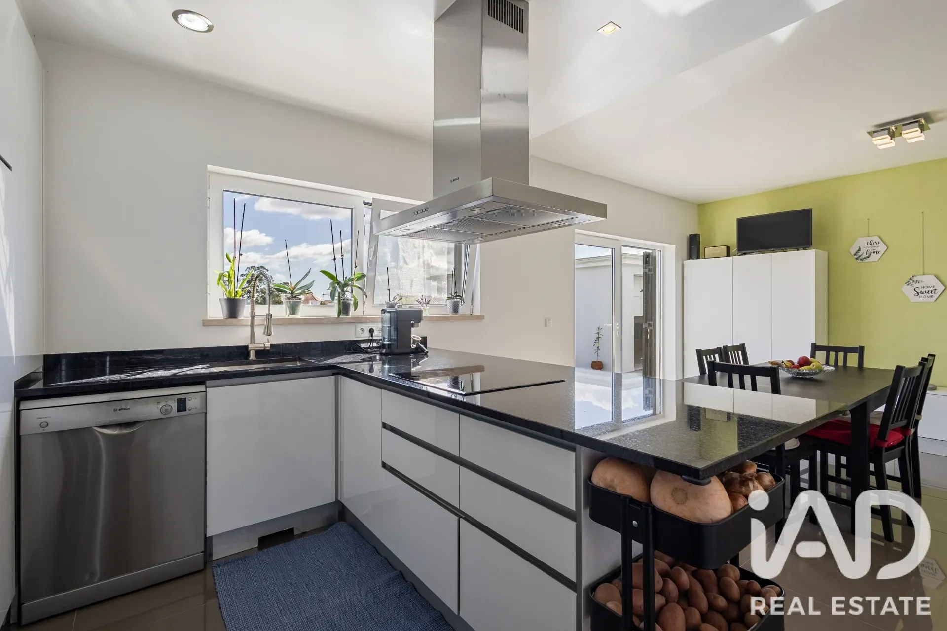 Contemporary 3-Bedroom House with Balcony and Parking in Cadaval, Portugal - View image 15 of 36