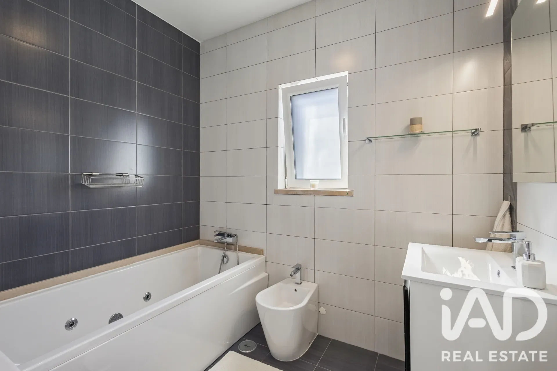 Contemporary 3-Bedroom House with Balcony and Parking in Cadaval, Portugal - View image 21 of 36