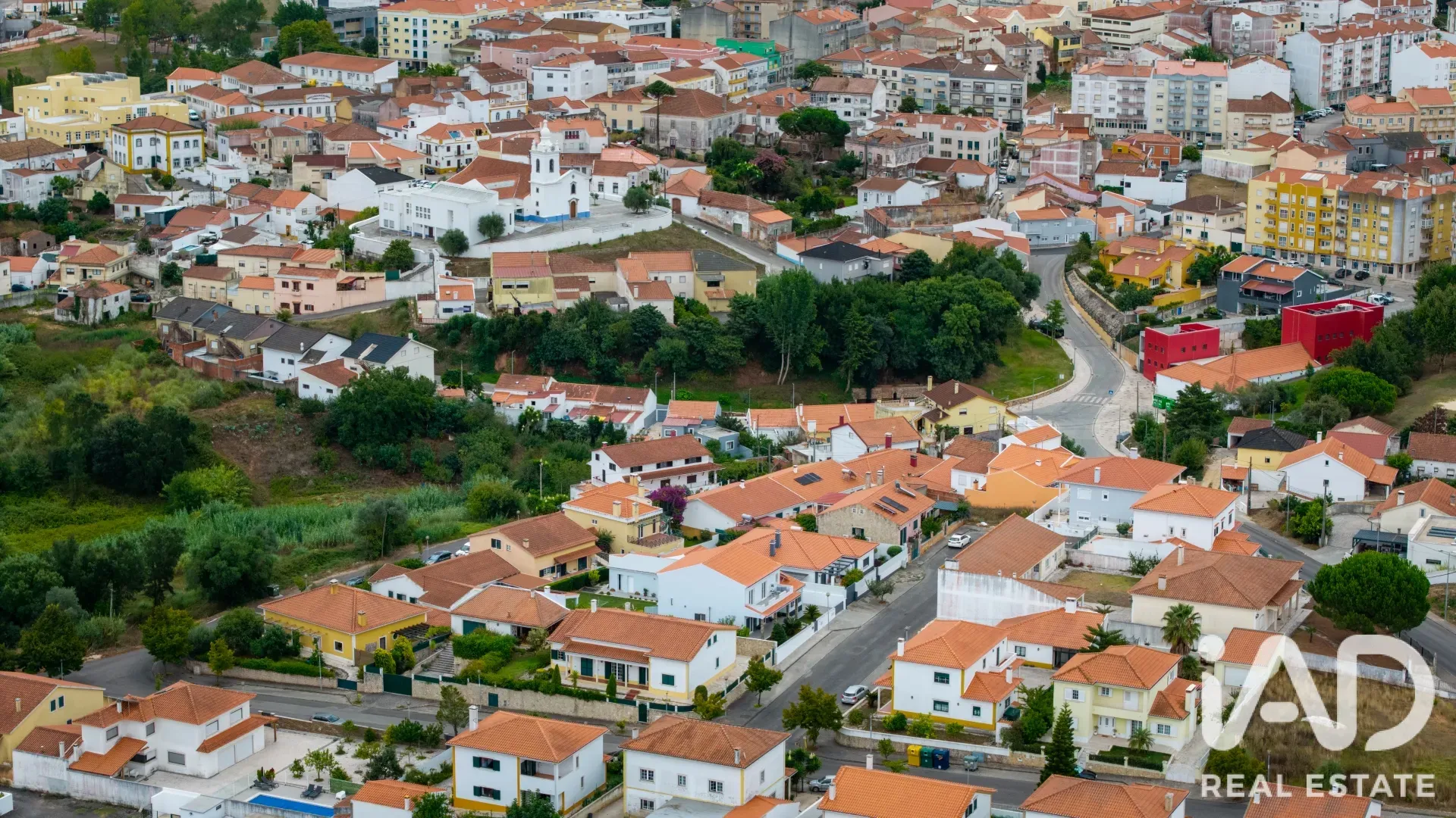Contemporary 3-Bedroom House with Balcony and Parking in Cadaval, Portugal - View image 35 of 36