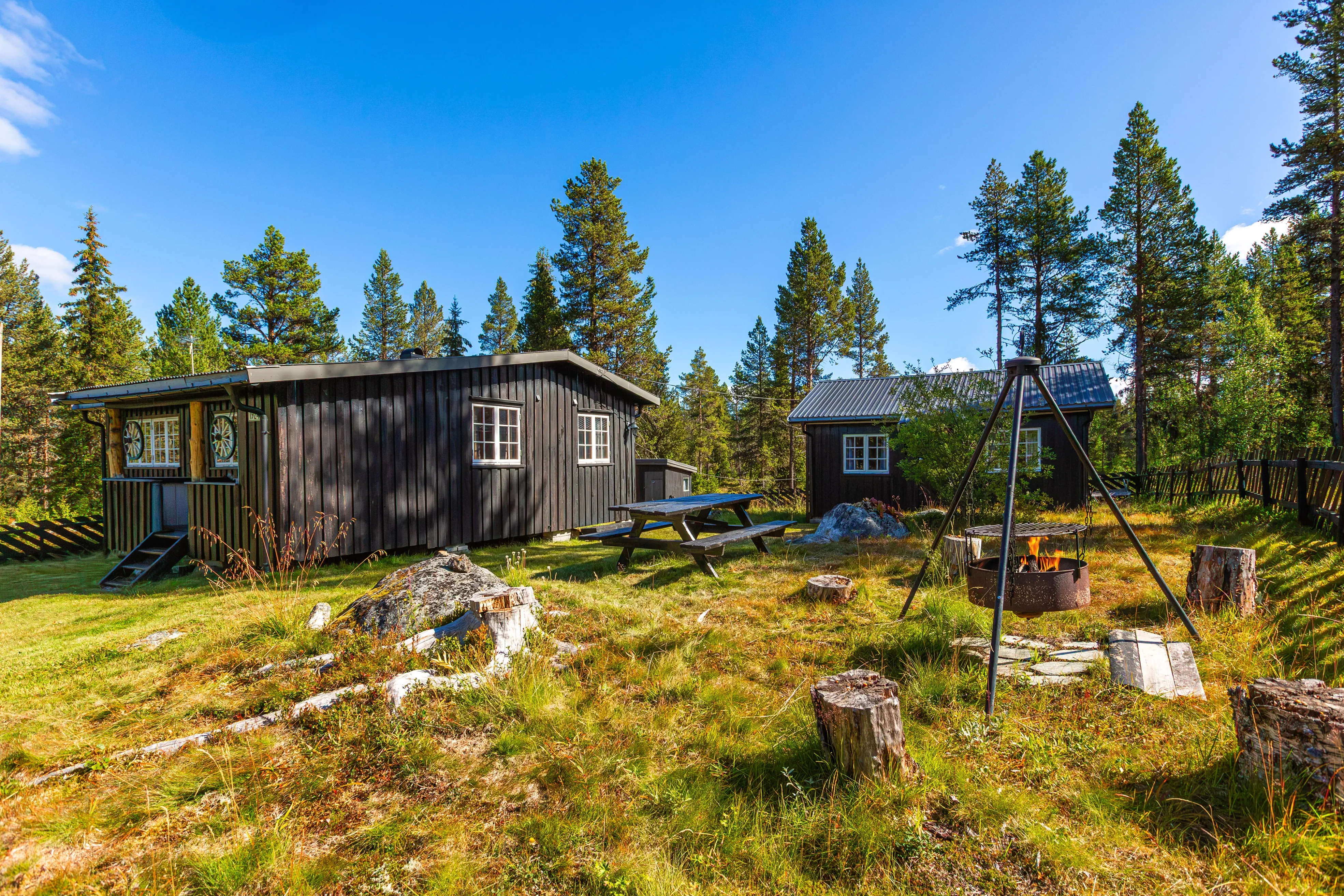 1970s Norwegian Cabin with Annex in Tisleidalen's Scenic Wilderness - Image 1