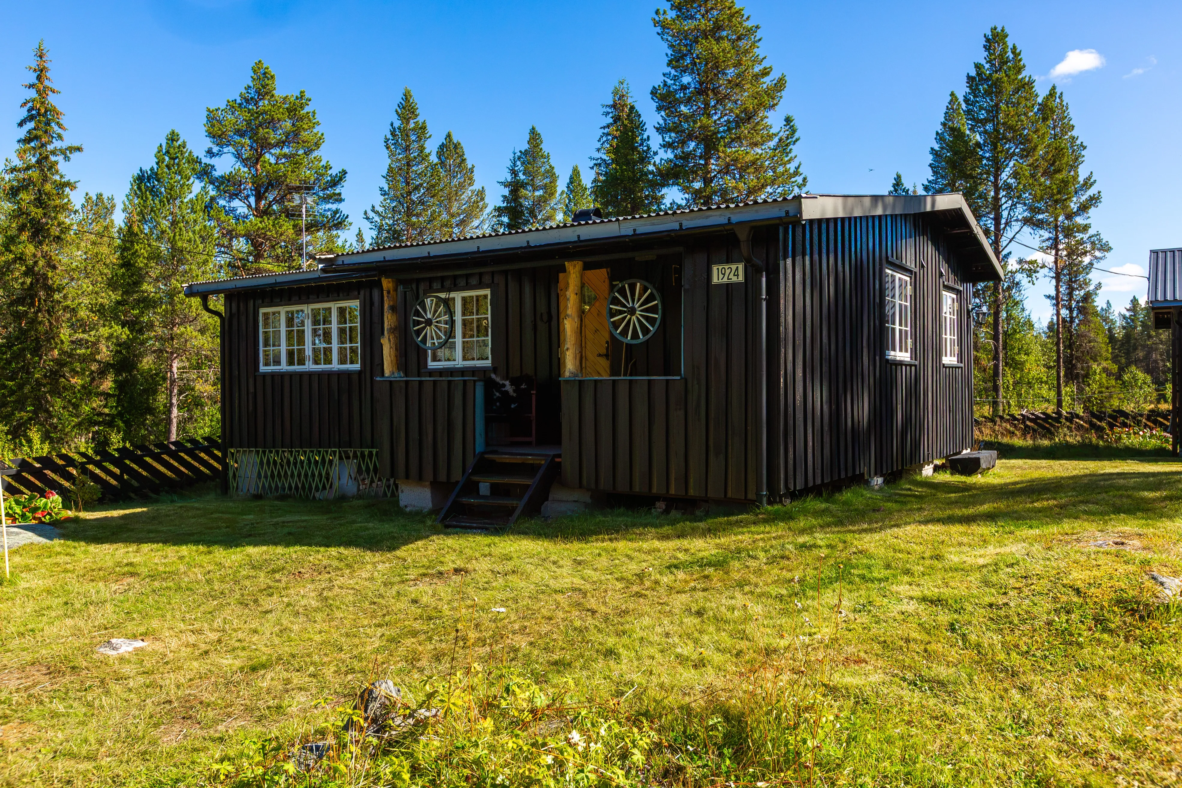 1970s Norwegian Cabin with Annex in Tisleidalen's Scenic Wilderness - Image 4