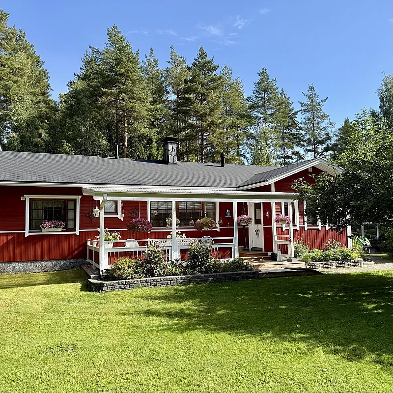 Charming 2-Bedroom Country House with Expansive Garden in Asikkala, Finland