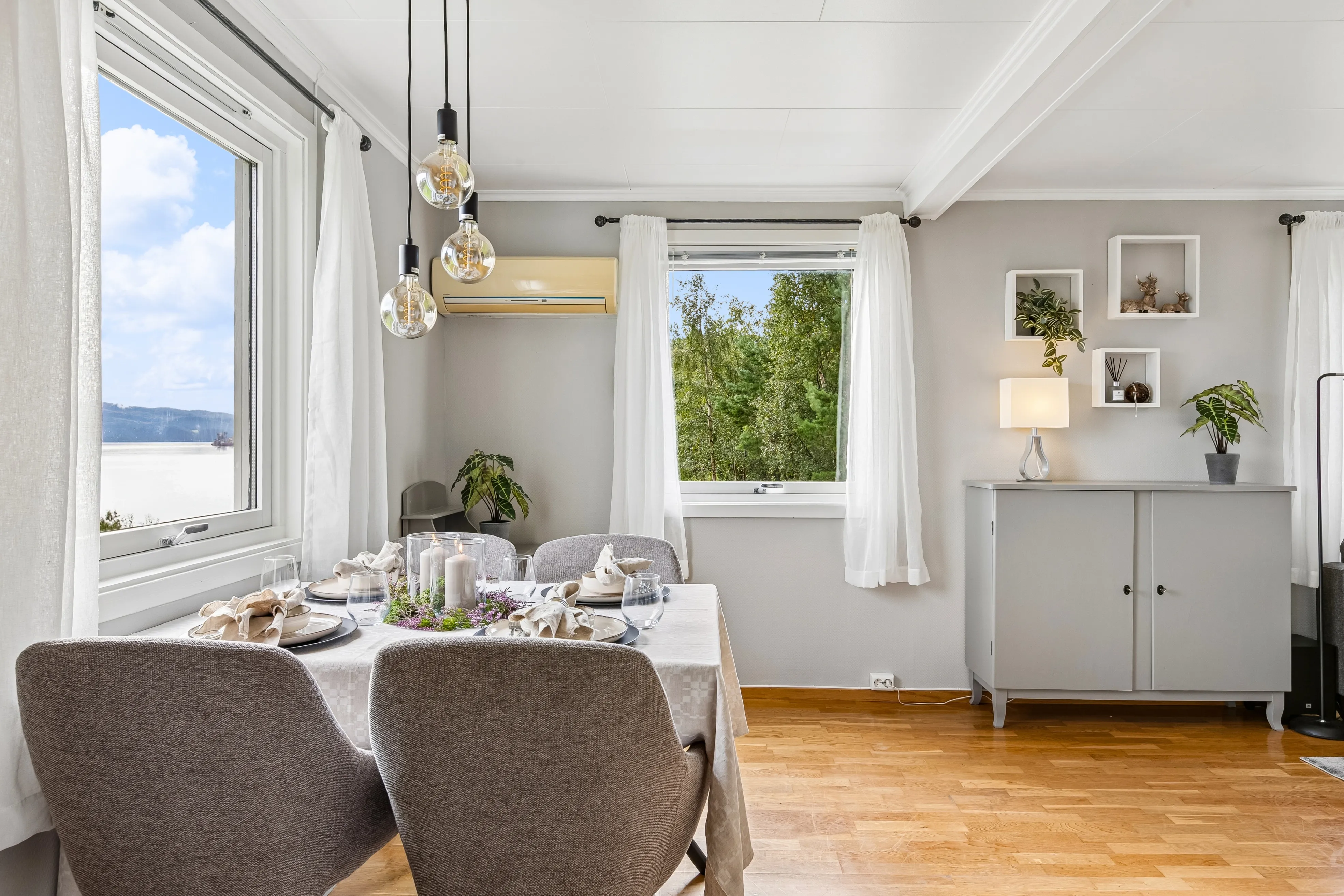 1920s Norwegian House with Sea View and Expansive Grounds in Lensvik - View image 10 of 43