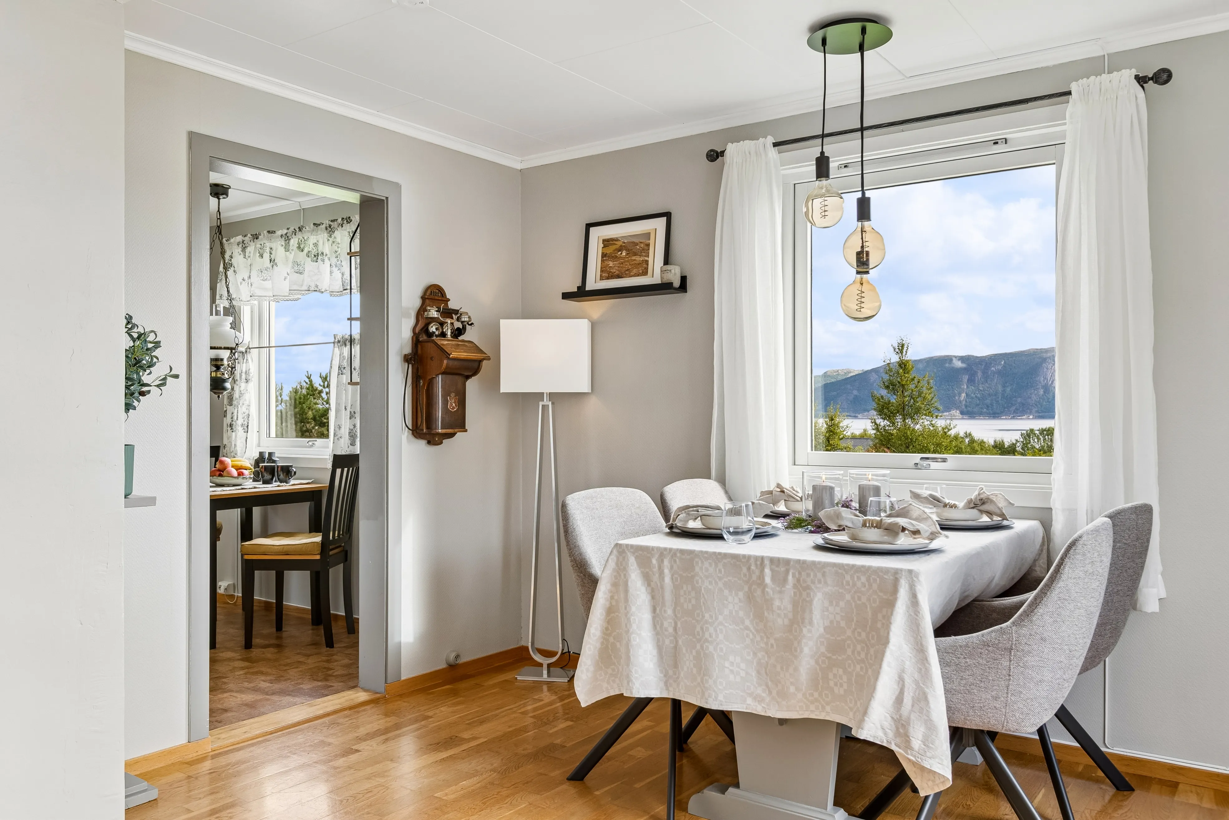 1920s Norwegian House with Sea View and Expansive Grounds in Lensvik - View image 13 of 43