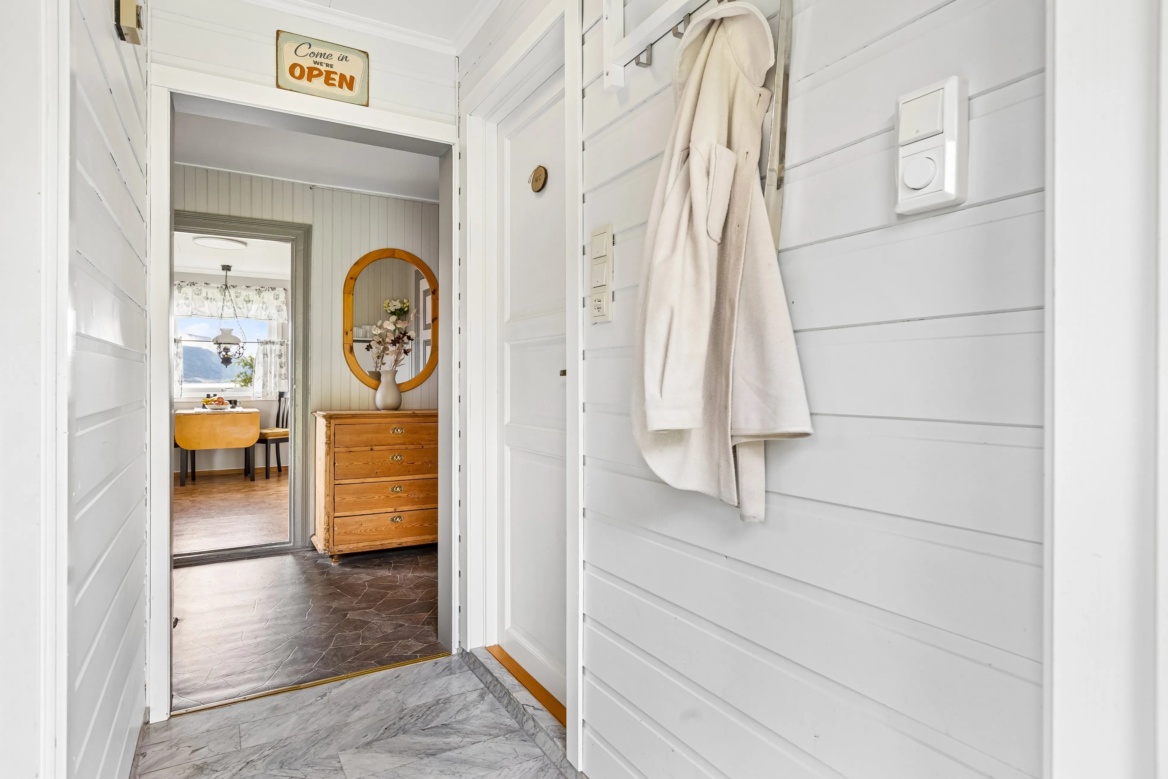 1920s Norwegian House with Sea View and Expansive Grounds in Lensvik - View image 17 of 43