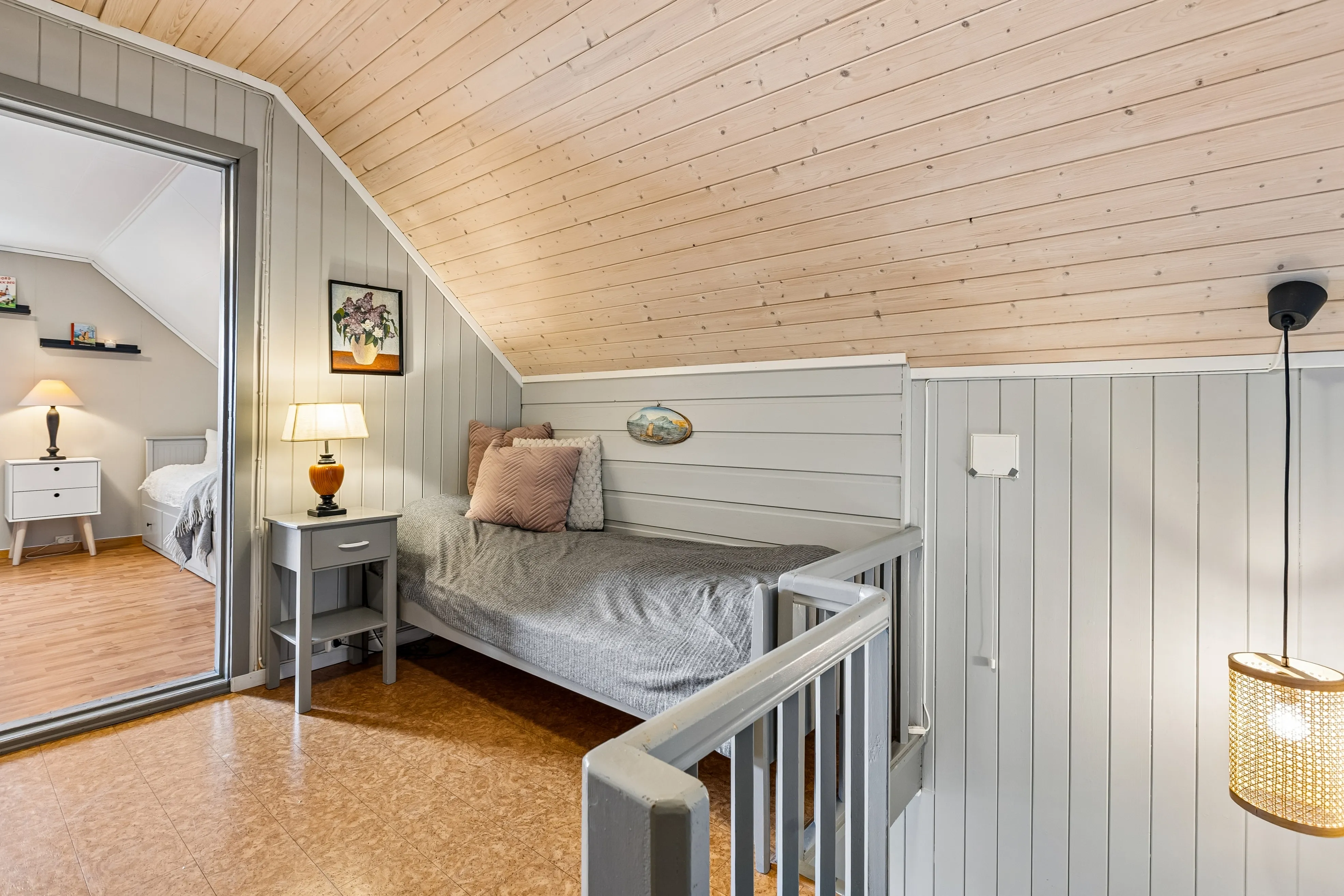 1920s Norwegian House with Sea View and Expansive Grounds in Lensvik - View image 23 of 43