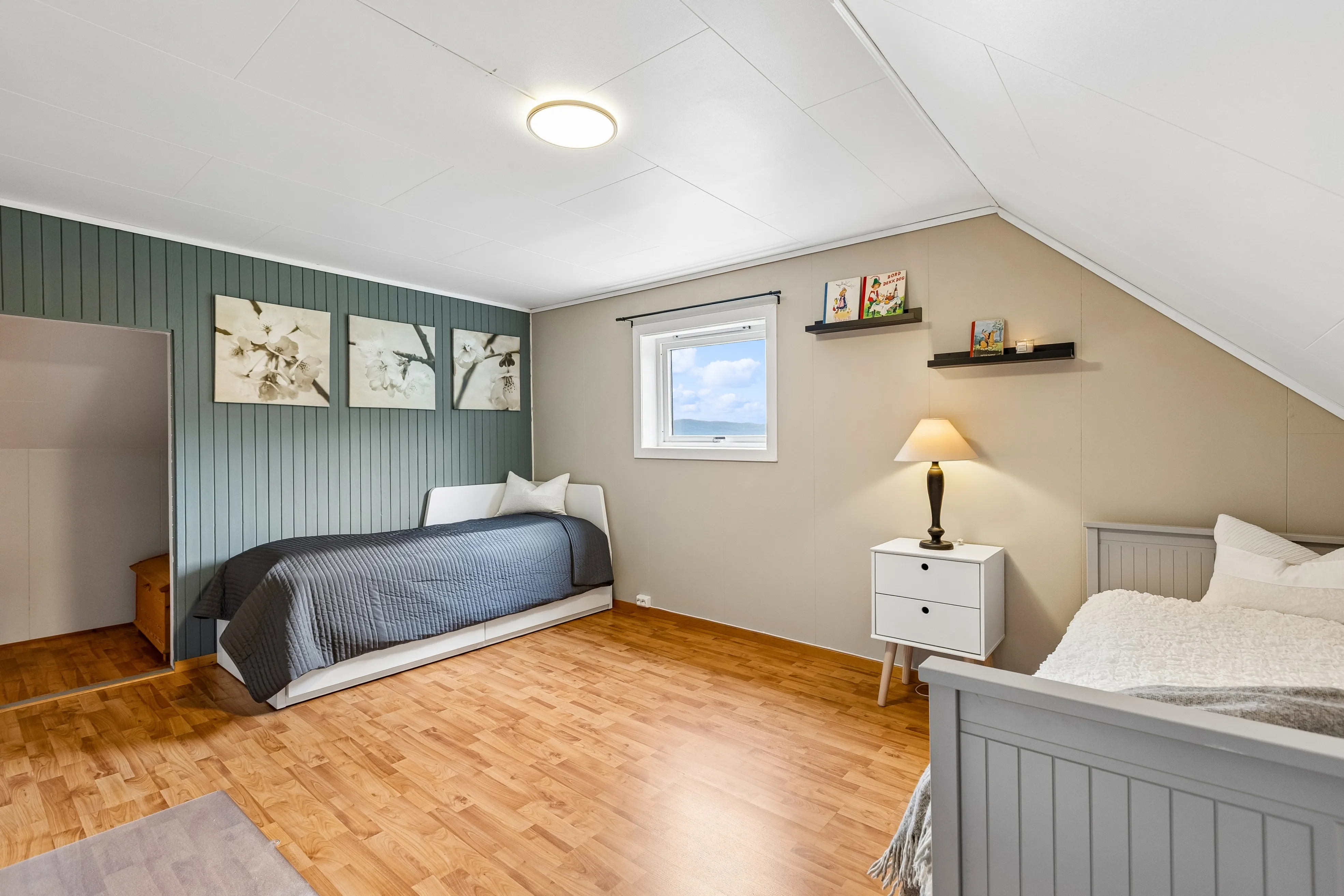 1920s Norwegian House with Sea View and Expansive Grounds in Lensvik - View image 24 of 43