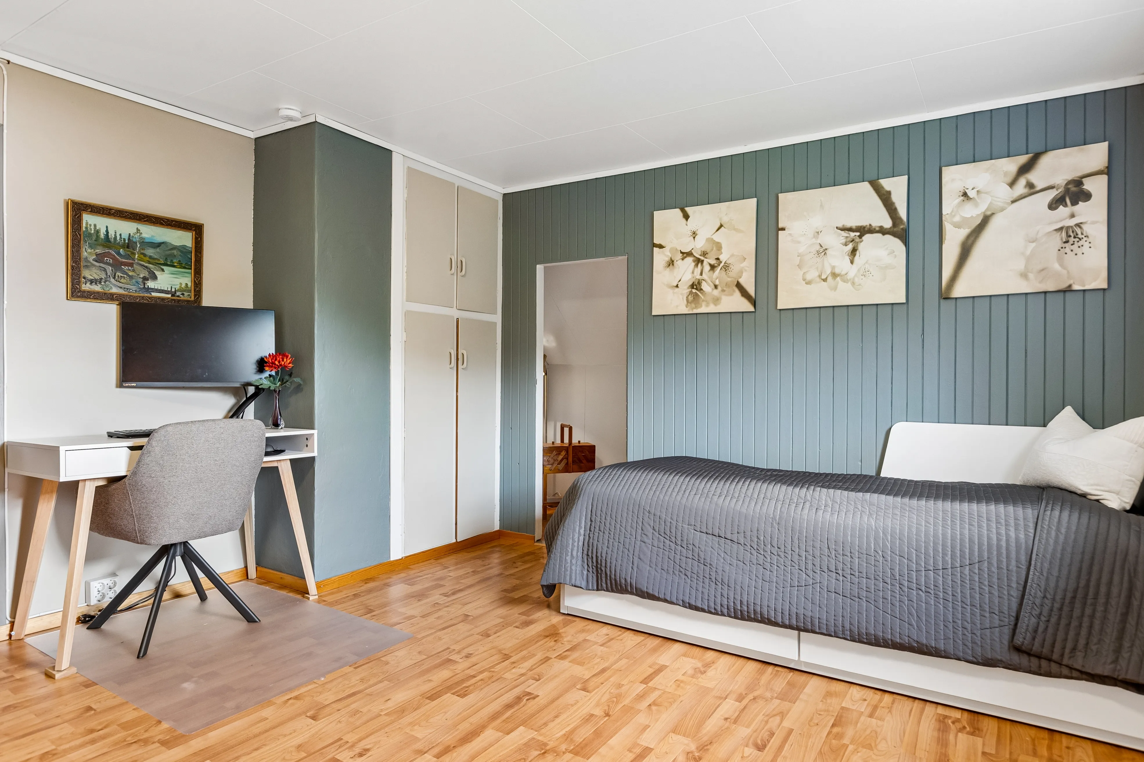 1920s Norwegian House with Sea View and Expansive Grounds in Lensvik - View image 26 of 43