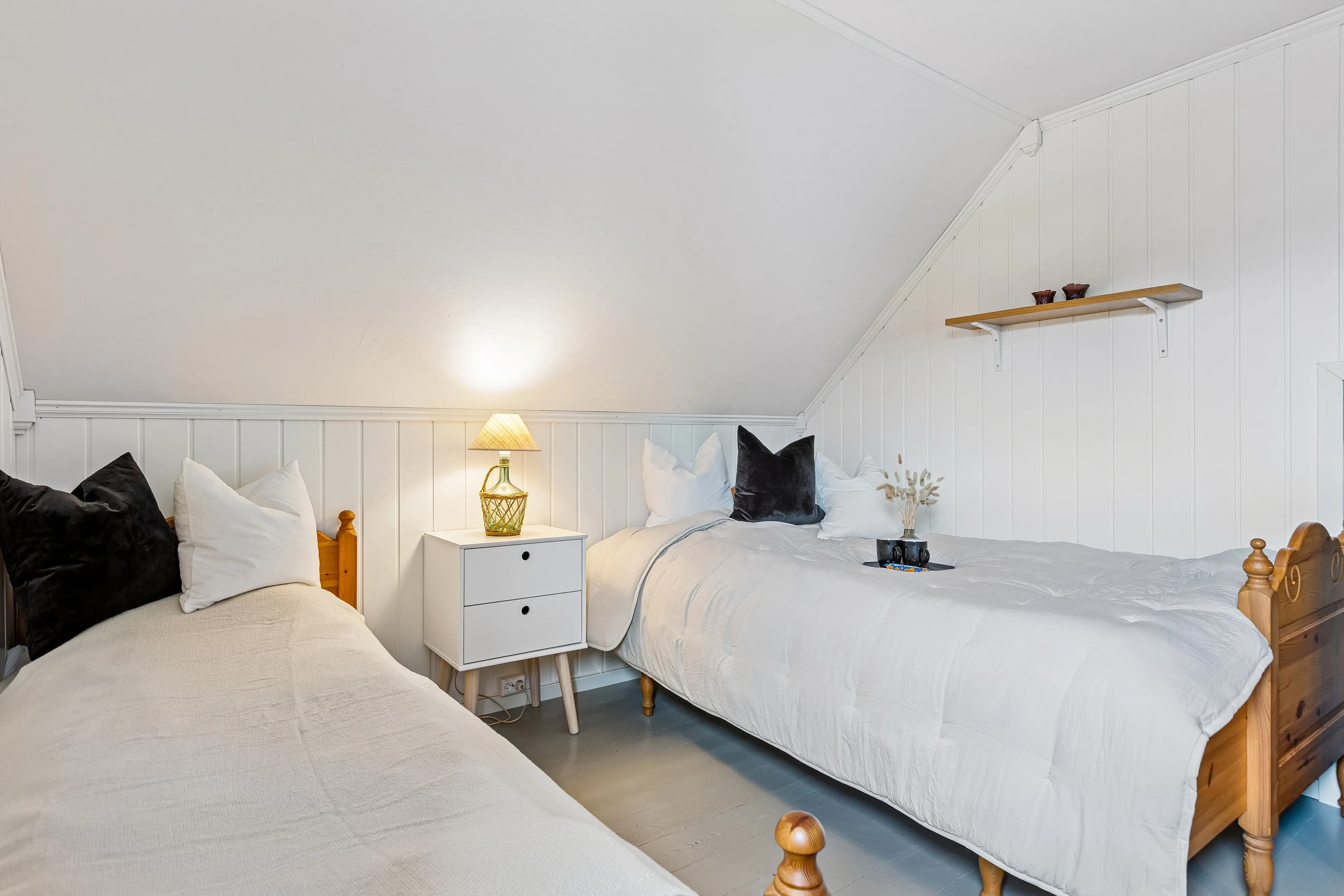 1920s Norwegian House with Sea View and Expansive Grounds in Lensvik - View image 27 of 43