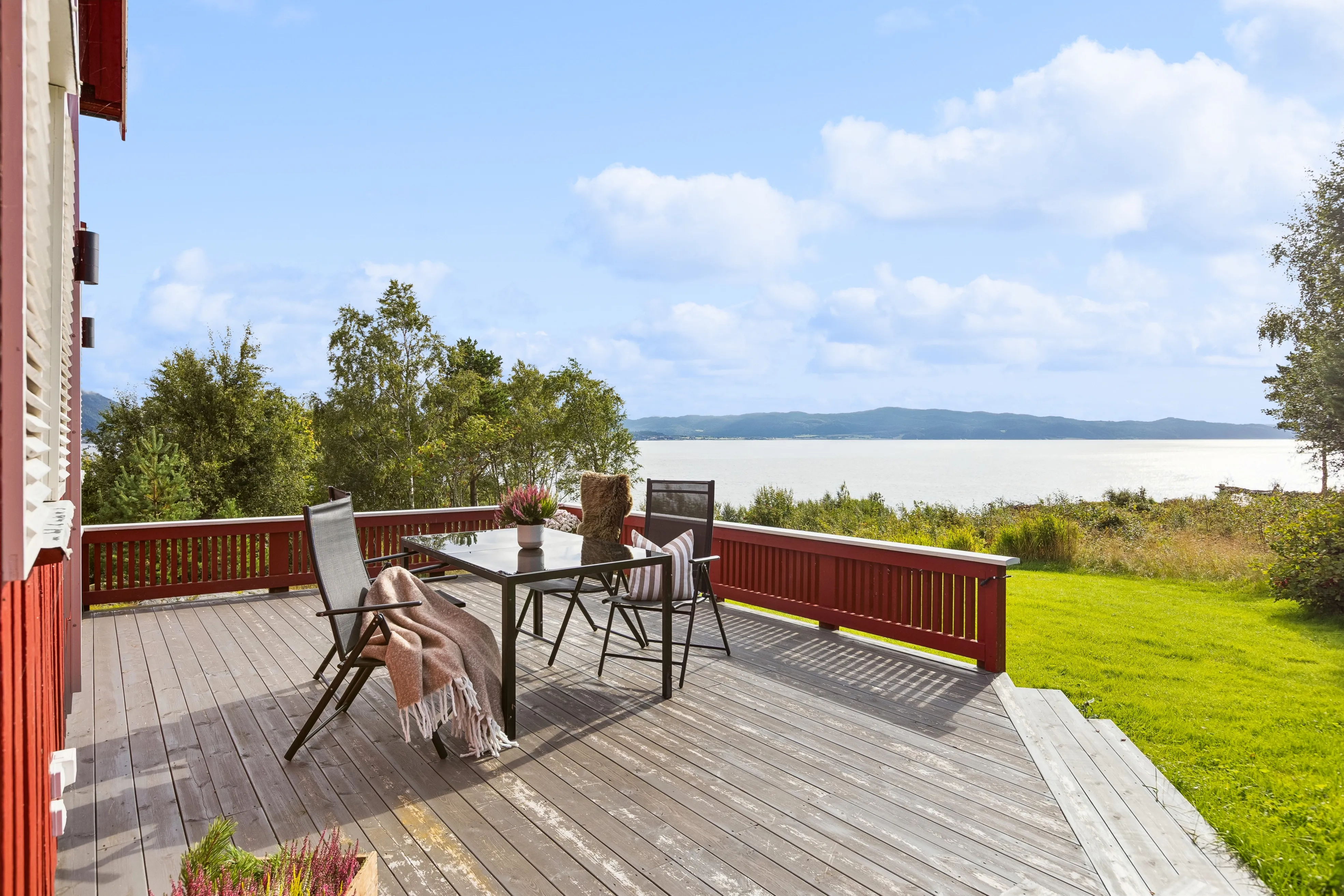 1920s Norwegian House with Sea View and Expansive Grounds in Lensvik - View image 31 of 43